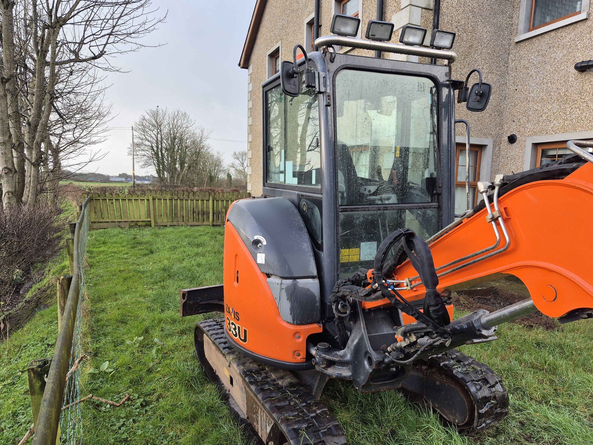 33 2016 Hitachi 33 Year 2016 5000hrs Comes with 3 buckets Hydraulic