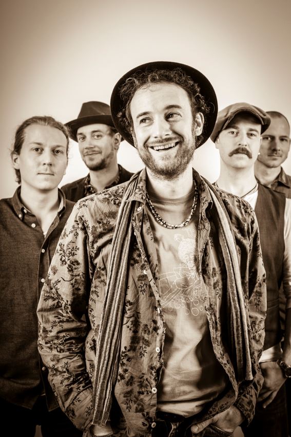 David Johnson & The Neighbourhood Choir