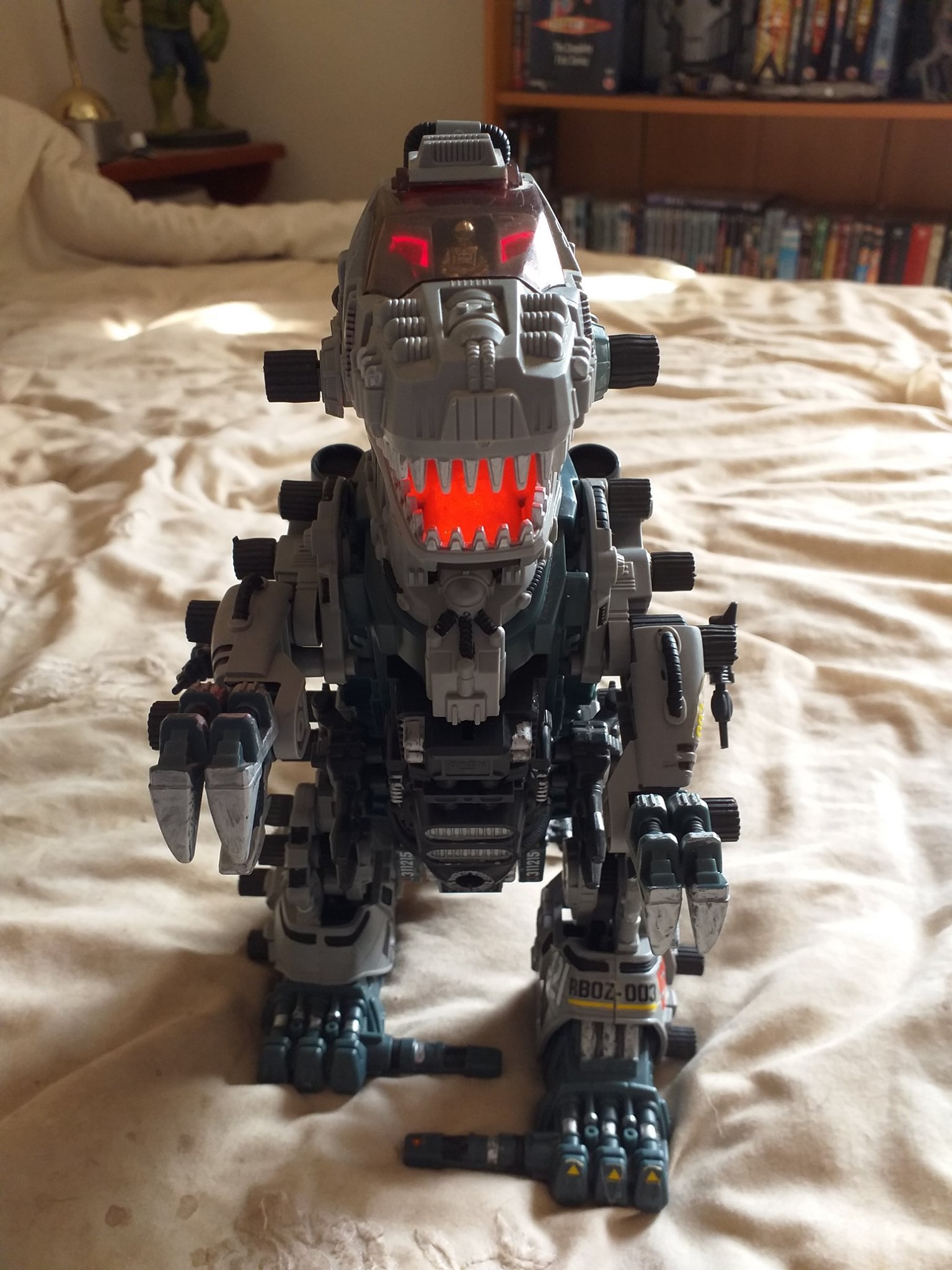 The Giant ZRK: A Historic Large-Scale Zoid from Tomy's Original Era