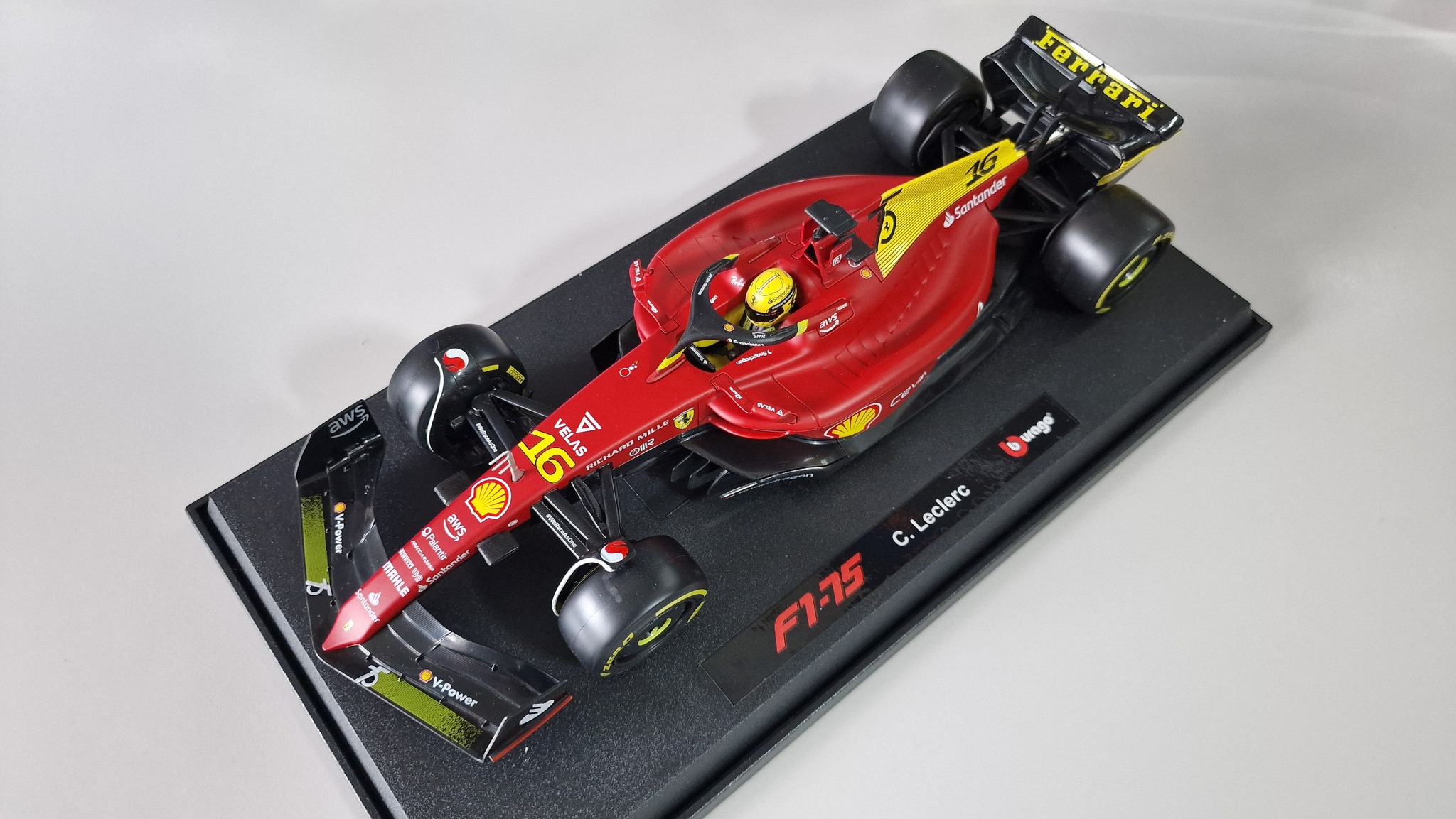BBURAGO Ferrari F1 SF21-2021 Leclerc 1/18 - Voiture Avec Casque Pilote
