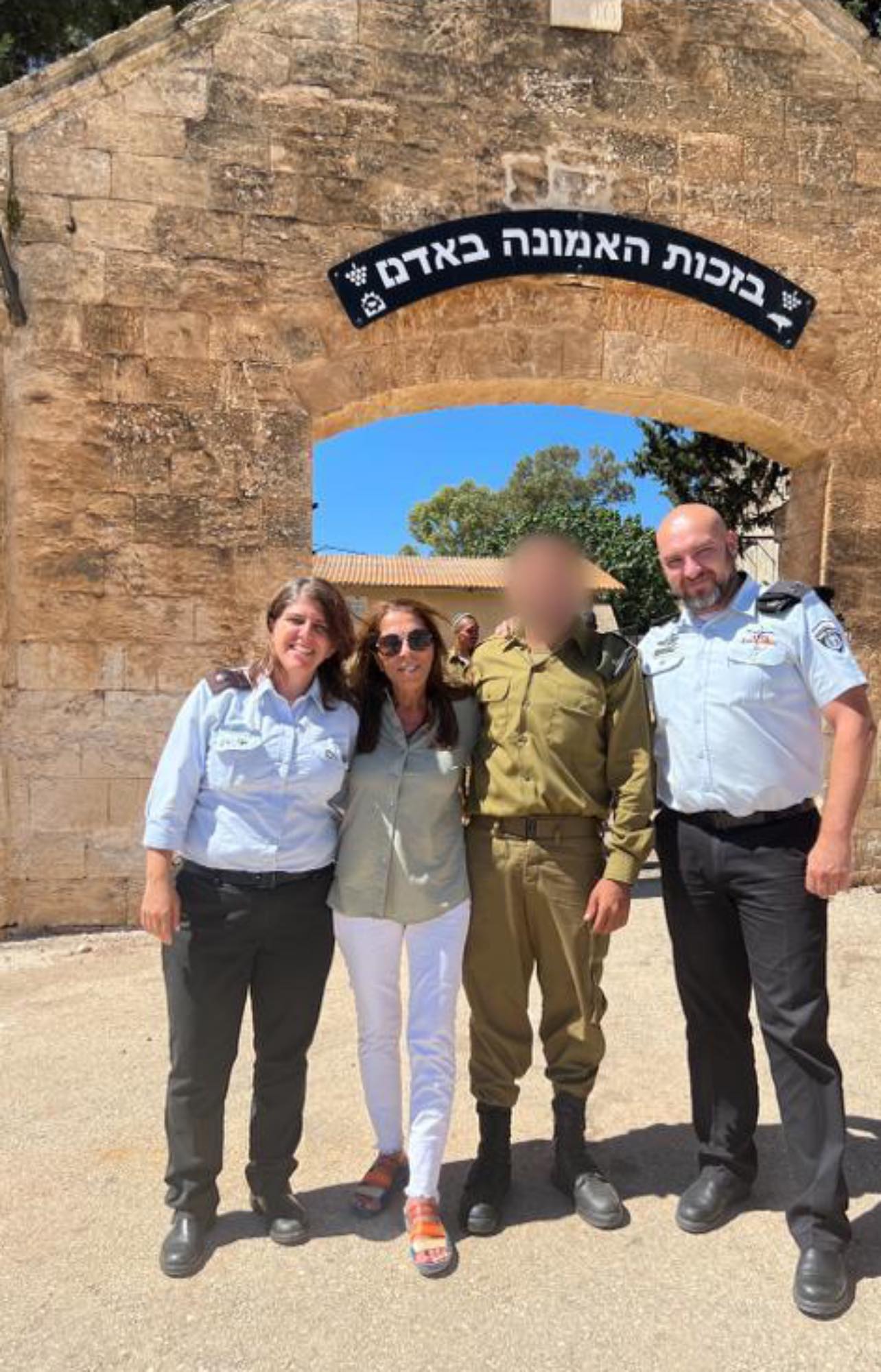 שירות בתי הסוהר - בזכות האמונה באדם! צוות בית סוהר אופק...