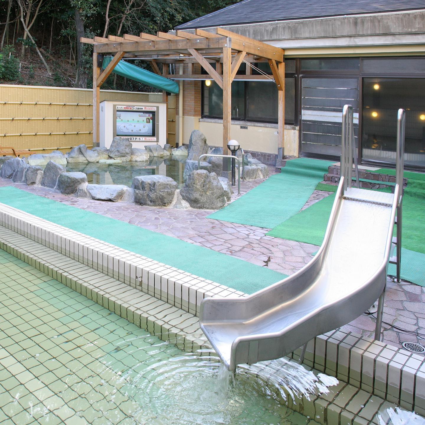 天然 温泉 ジャブ