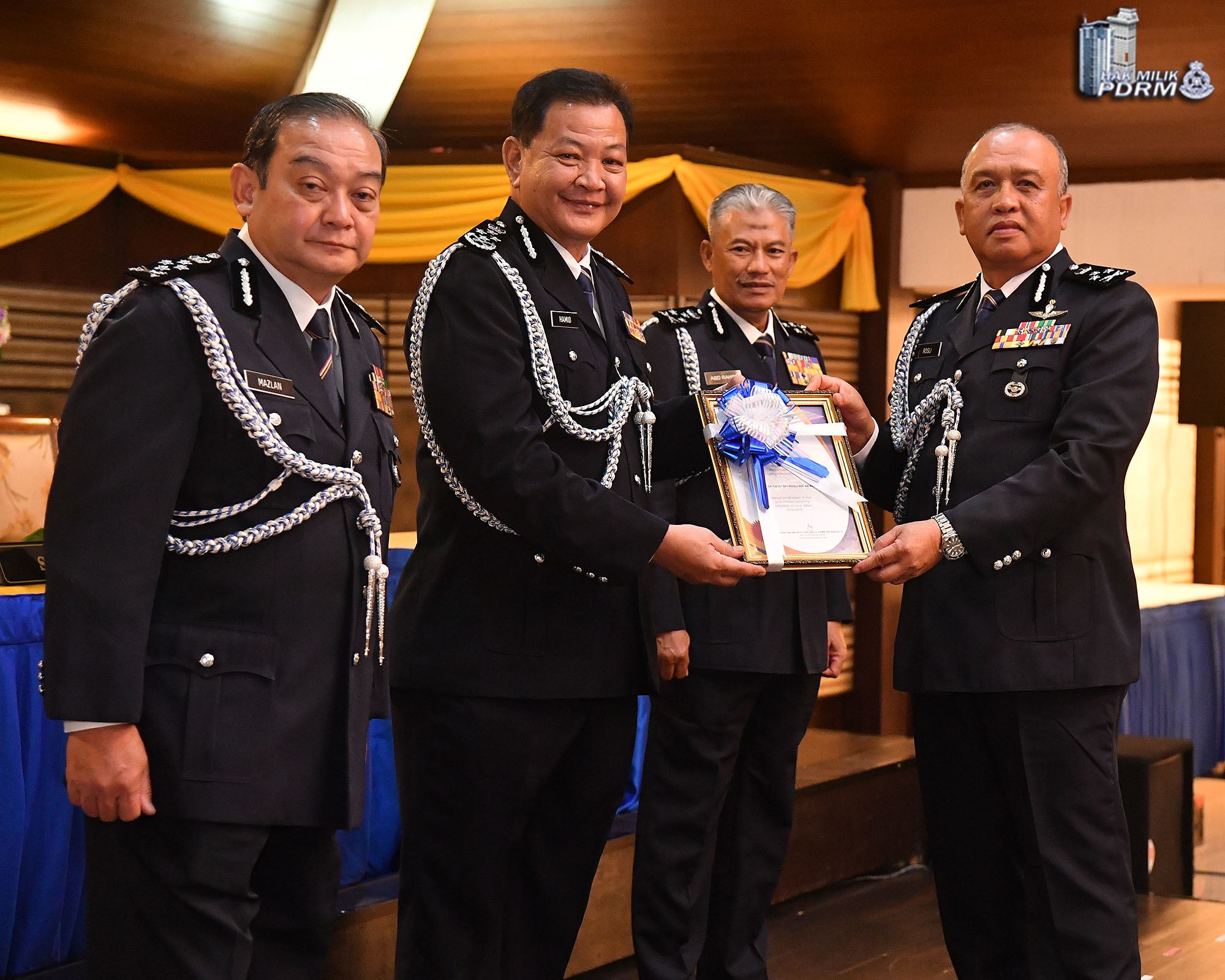 Polis Diraja Malaysia ( Royal Malaysia Police ) - Pengarah Jabatan ...