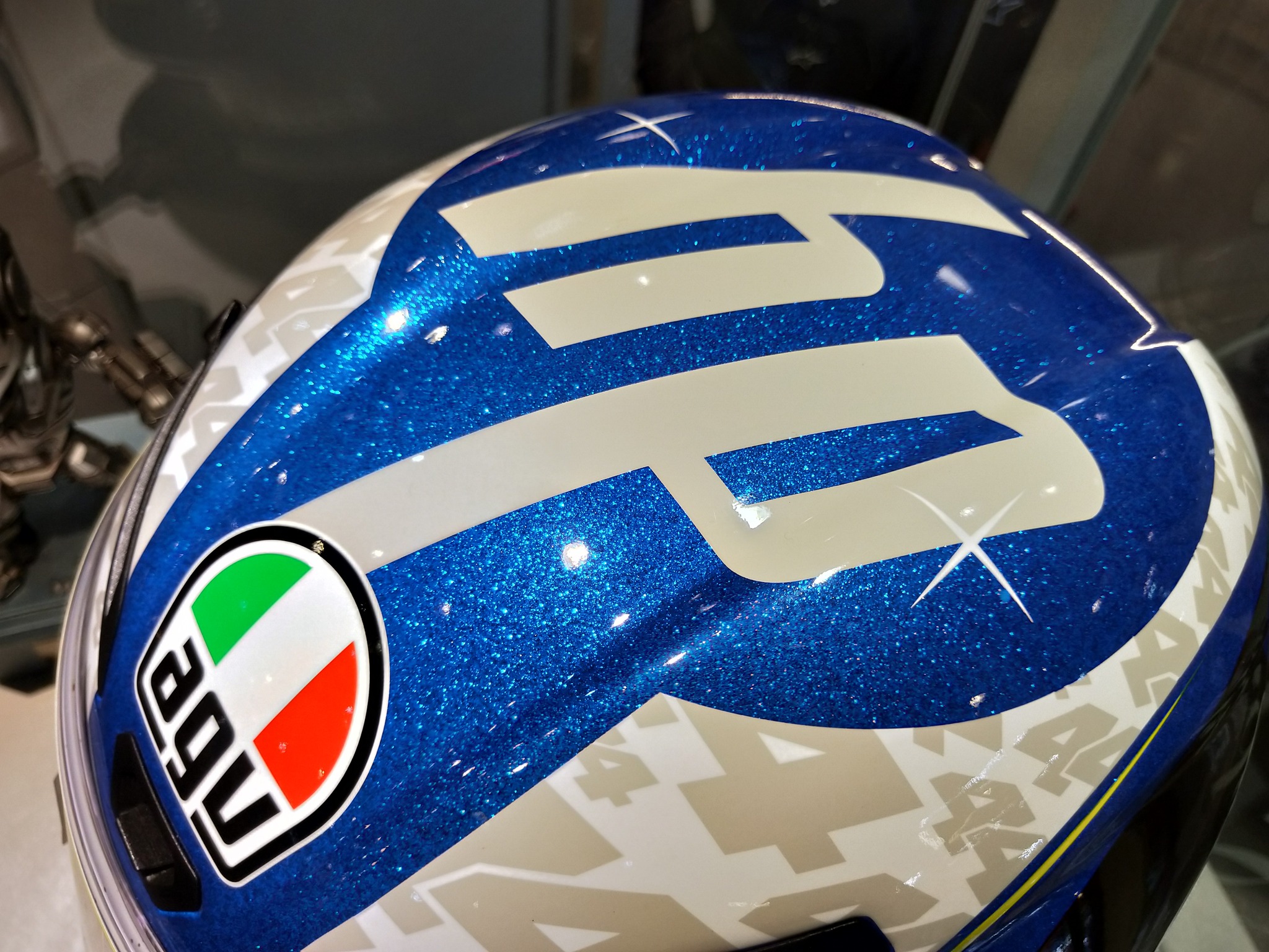 ? AGV Corsa R｜Suzuka 8 Hours 限定配色賽道血統，為速度而生。 源自 