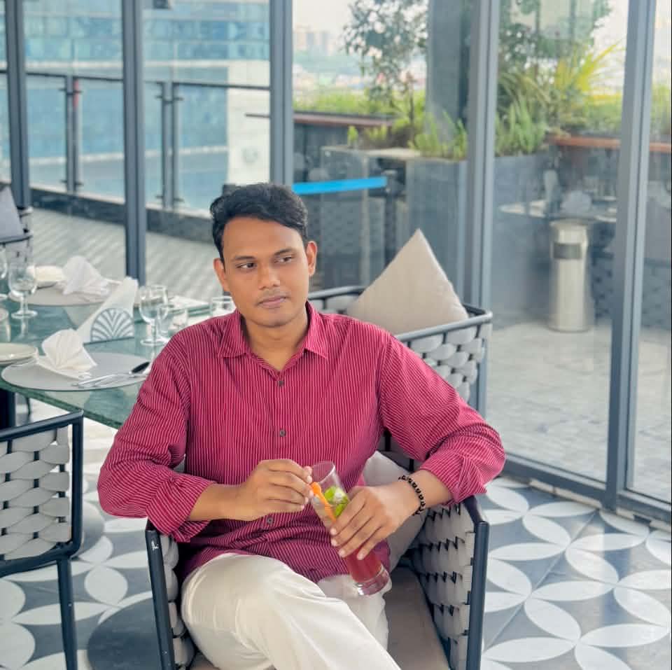 Sadik Rohan - 🍾~Sorry ,am too casual ! #fitcheck #fashion... | Facebook