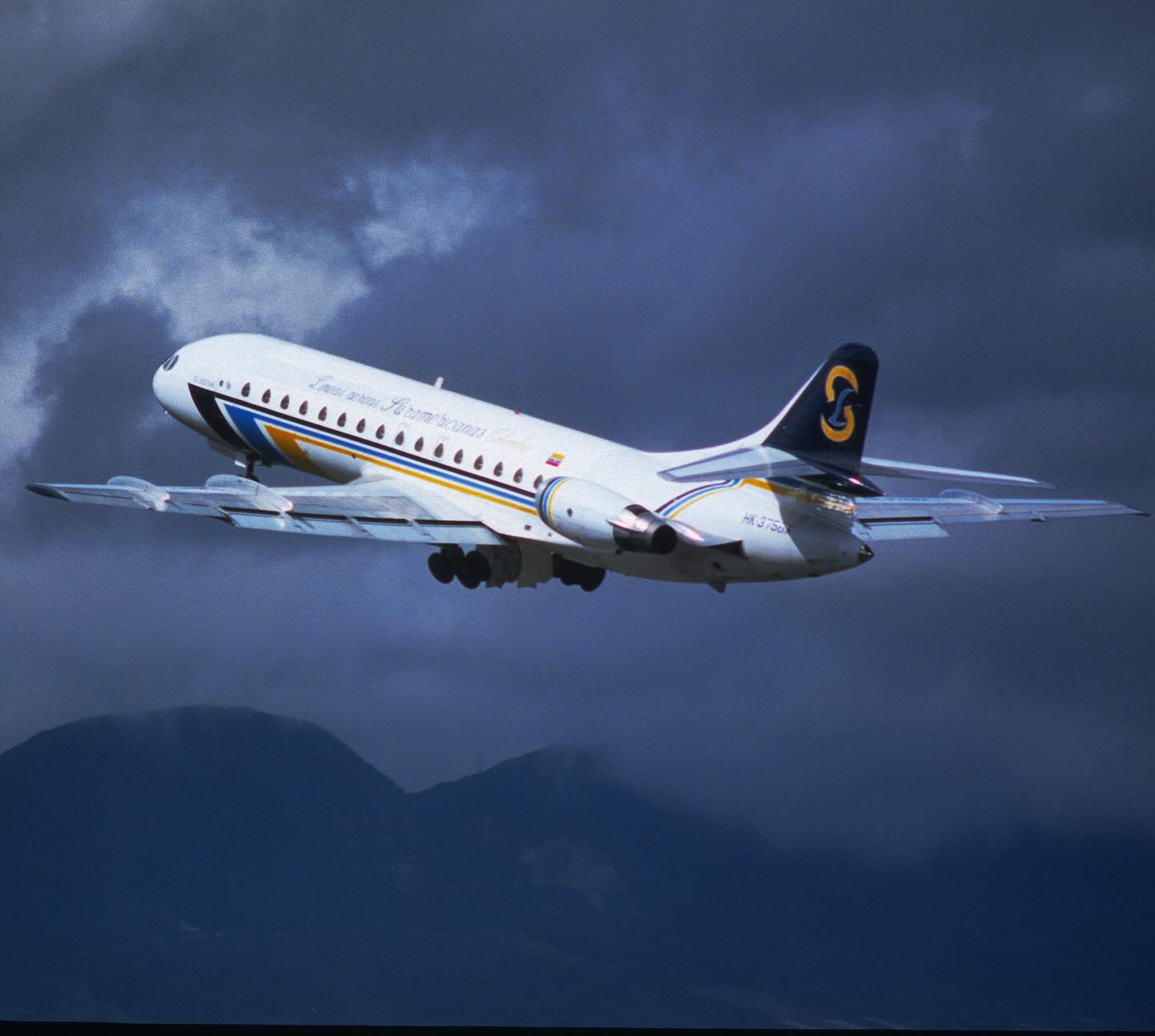 207番g Name this rare aircraft type! Hint: photographed at Bogotá in 1997