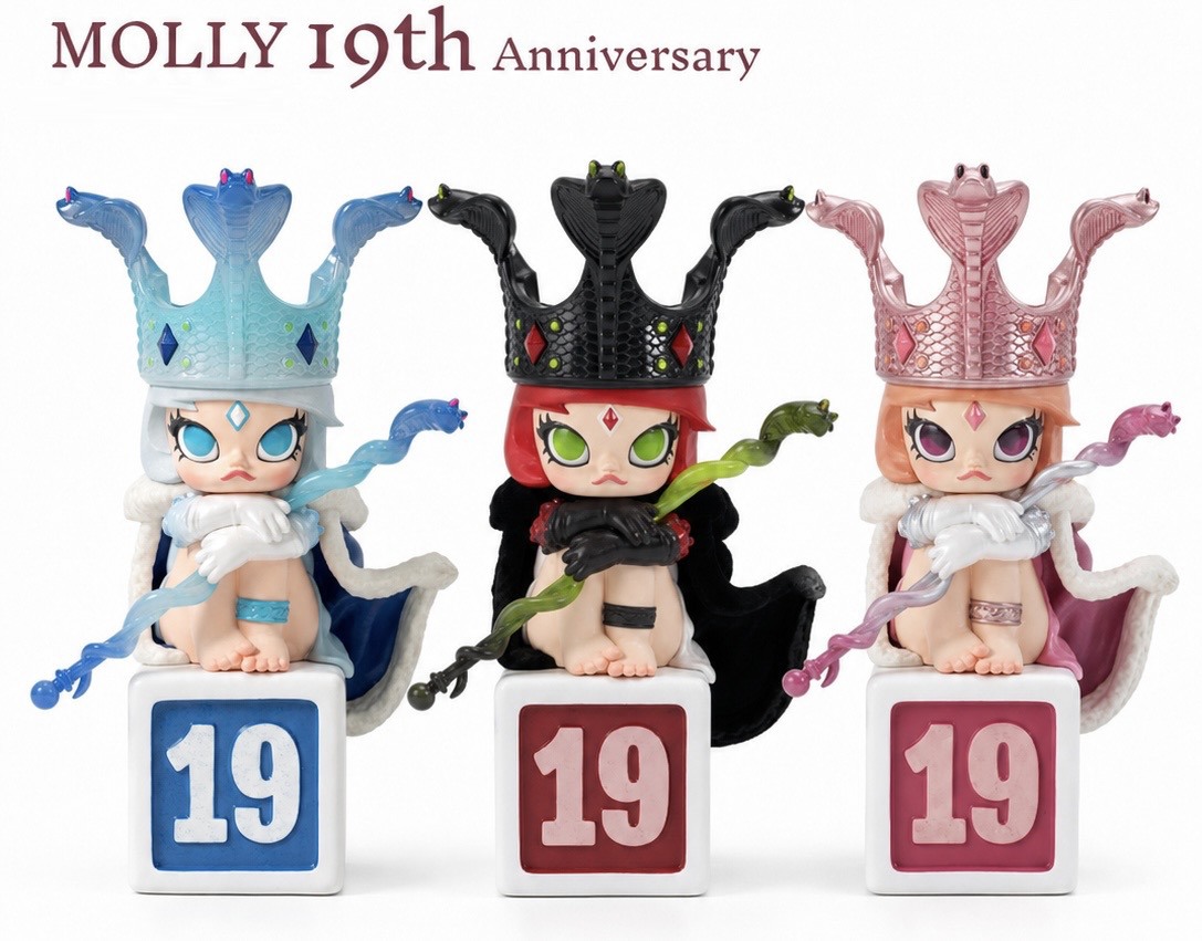 Popmart Molly 19th Anniversary Statue - Frosty Night (Singapore