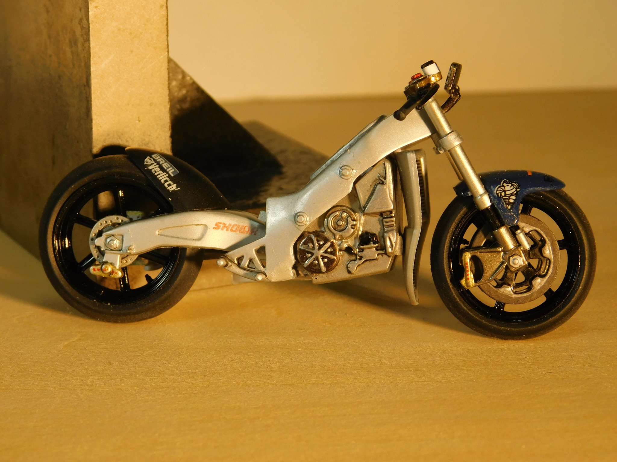 1/7 scale Kyosho Honda NSR 500 information