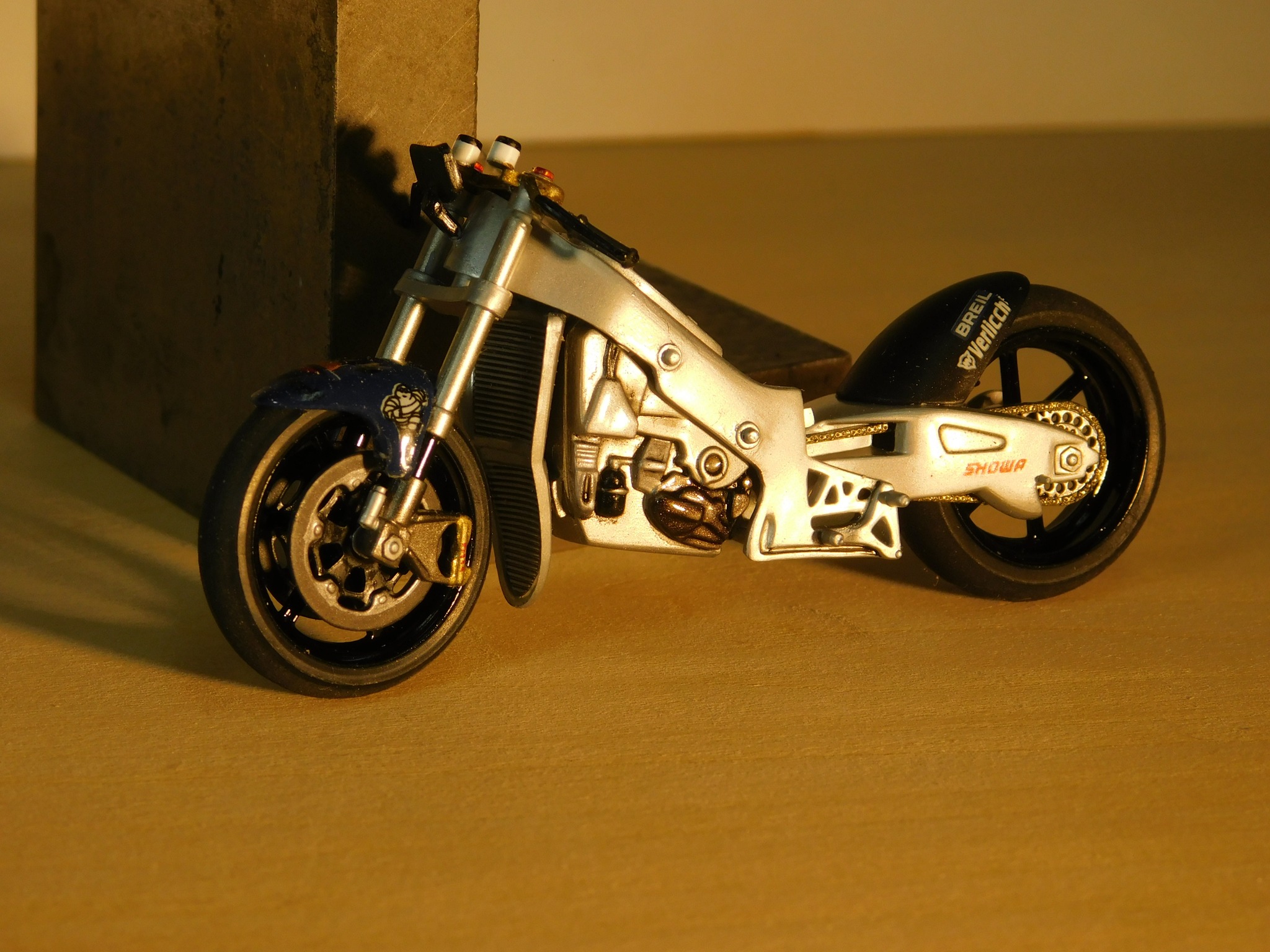 1/7 scale Kyosho Honda NSR 500 information