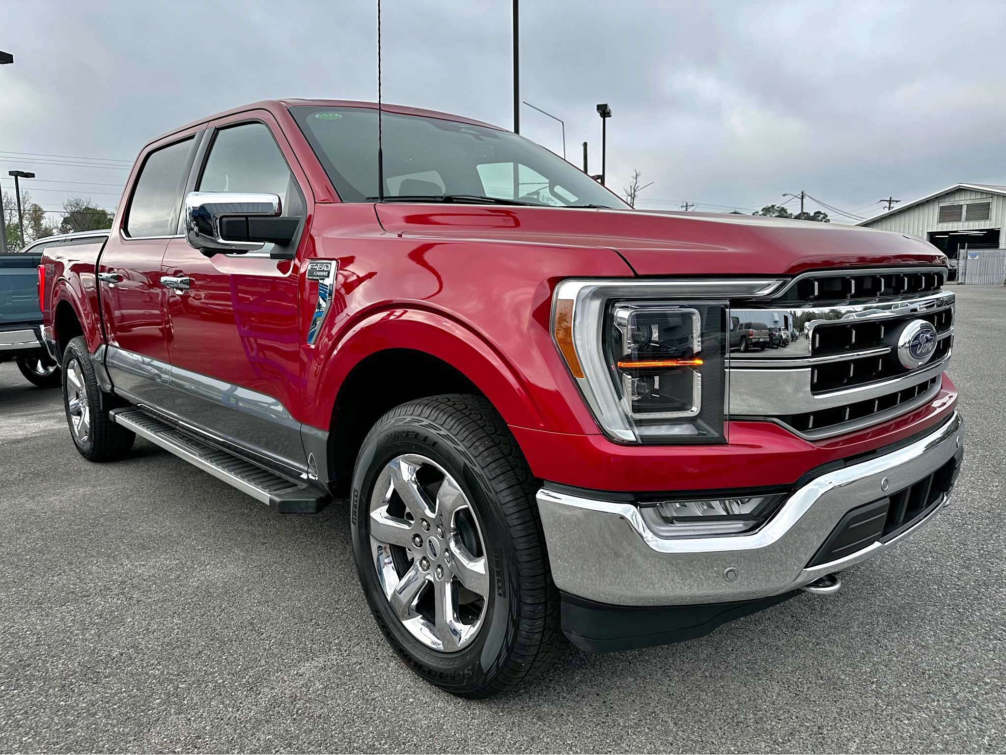 AUTOWORLD 1:64 Ford F-150 Lariat 2019 – Pickup Rosso Rubino – Modellino Diecast – AWSP078 64322