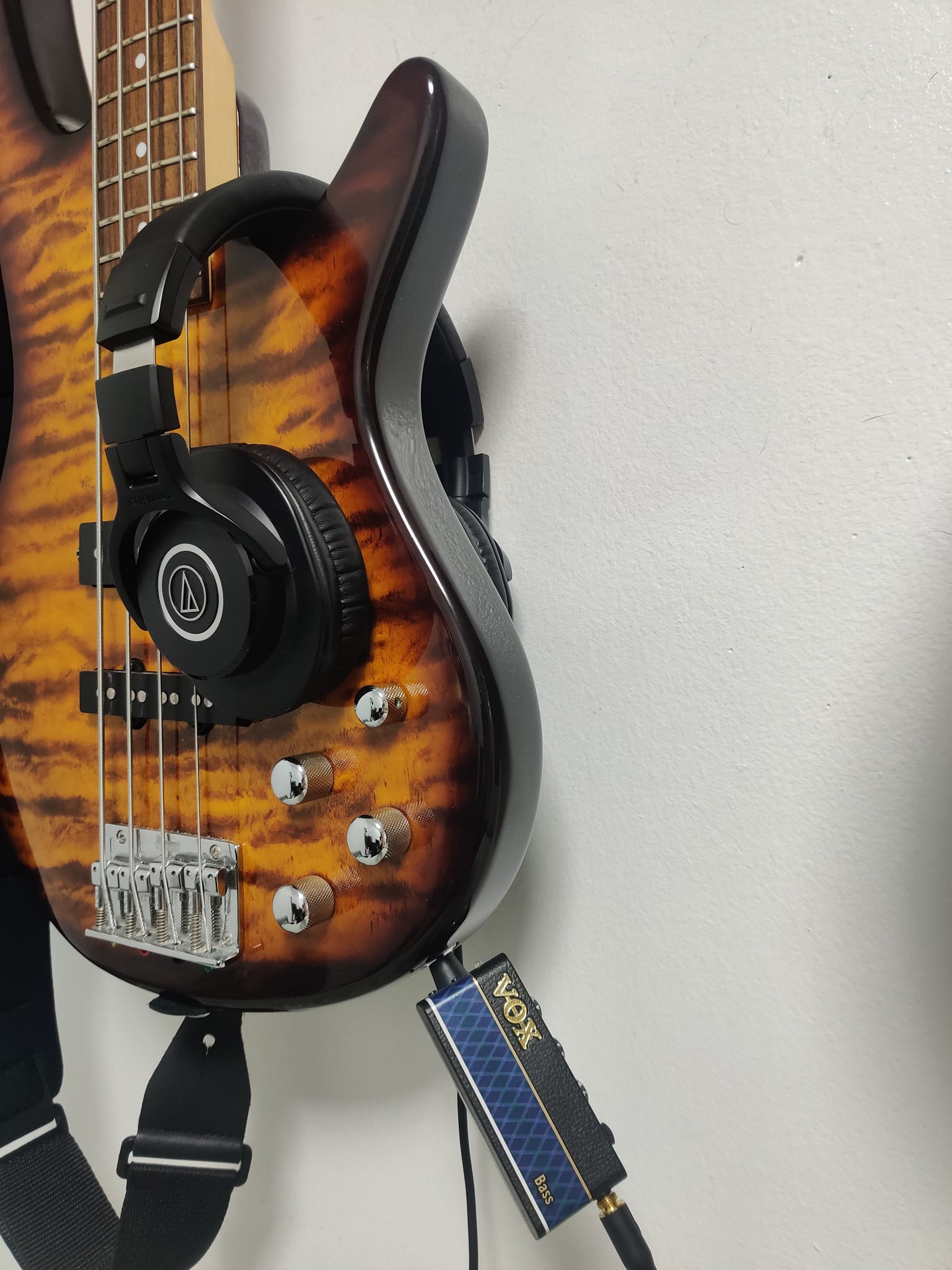 Ibanez エレキベース VOX amPlug Bassセット Vox Amplug works well with Ibanez bass guitar
