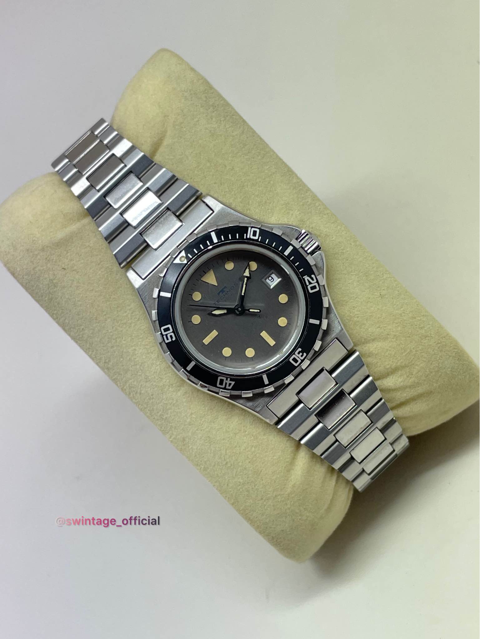 Technos Super Diver Grey Dial Swiss Made Ref : 15302 Size : 30mm 