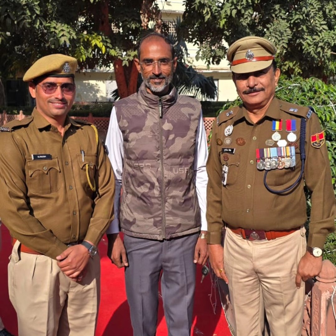 दुकान न. 235 छोटी चौपड़ जयपुर द्वारा रोड़ फुटपाथ पर अस्थाई रूप से ...