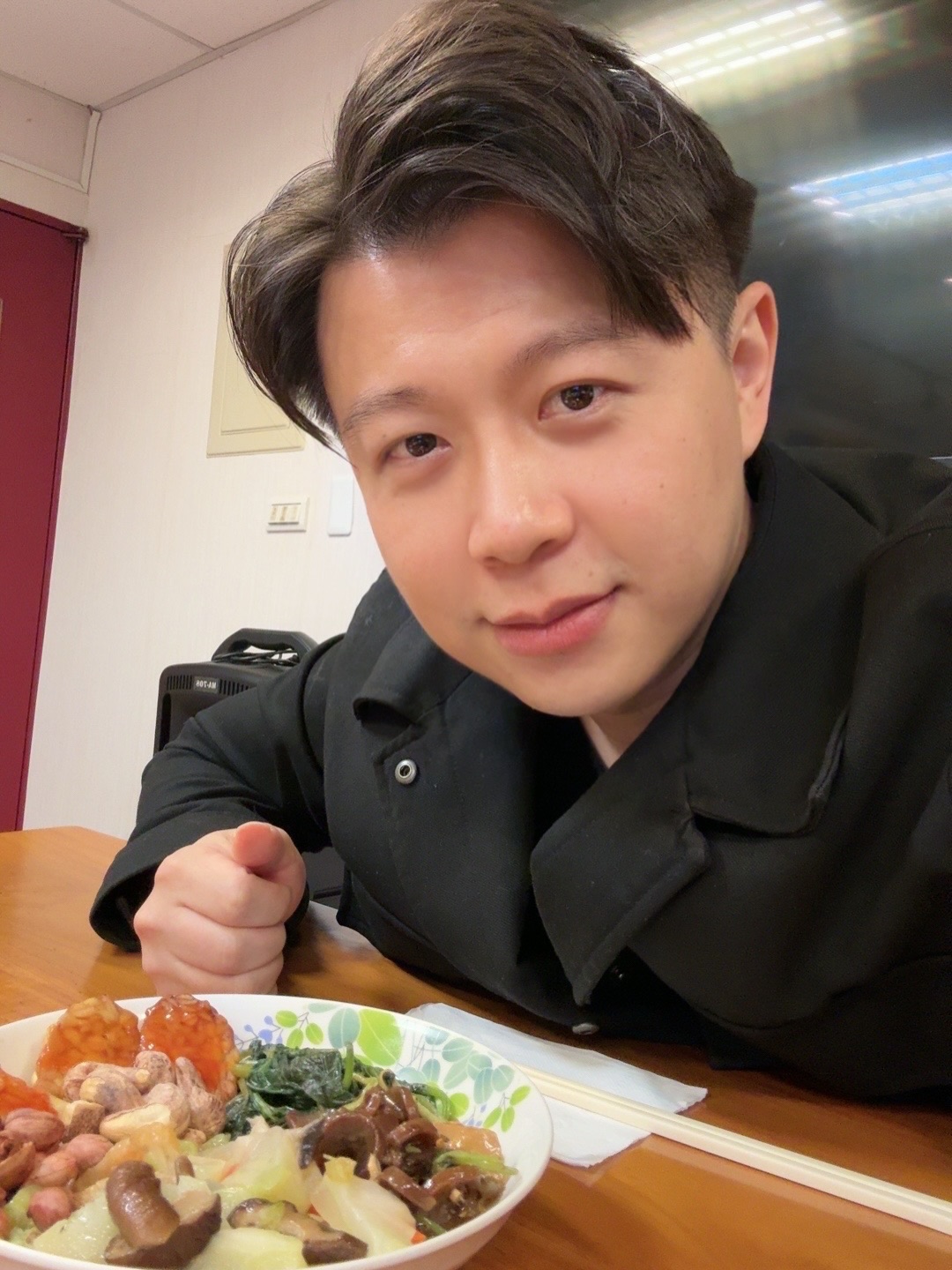Jonny Huang - 來自德國🇩🇪的見銷法師要回台灣了！ 我與師父在台雖然認識多年... | Facebook