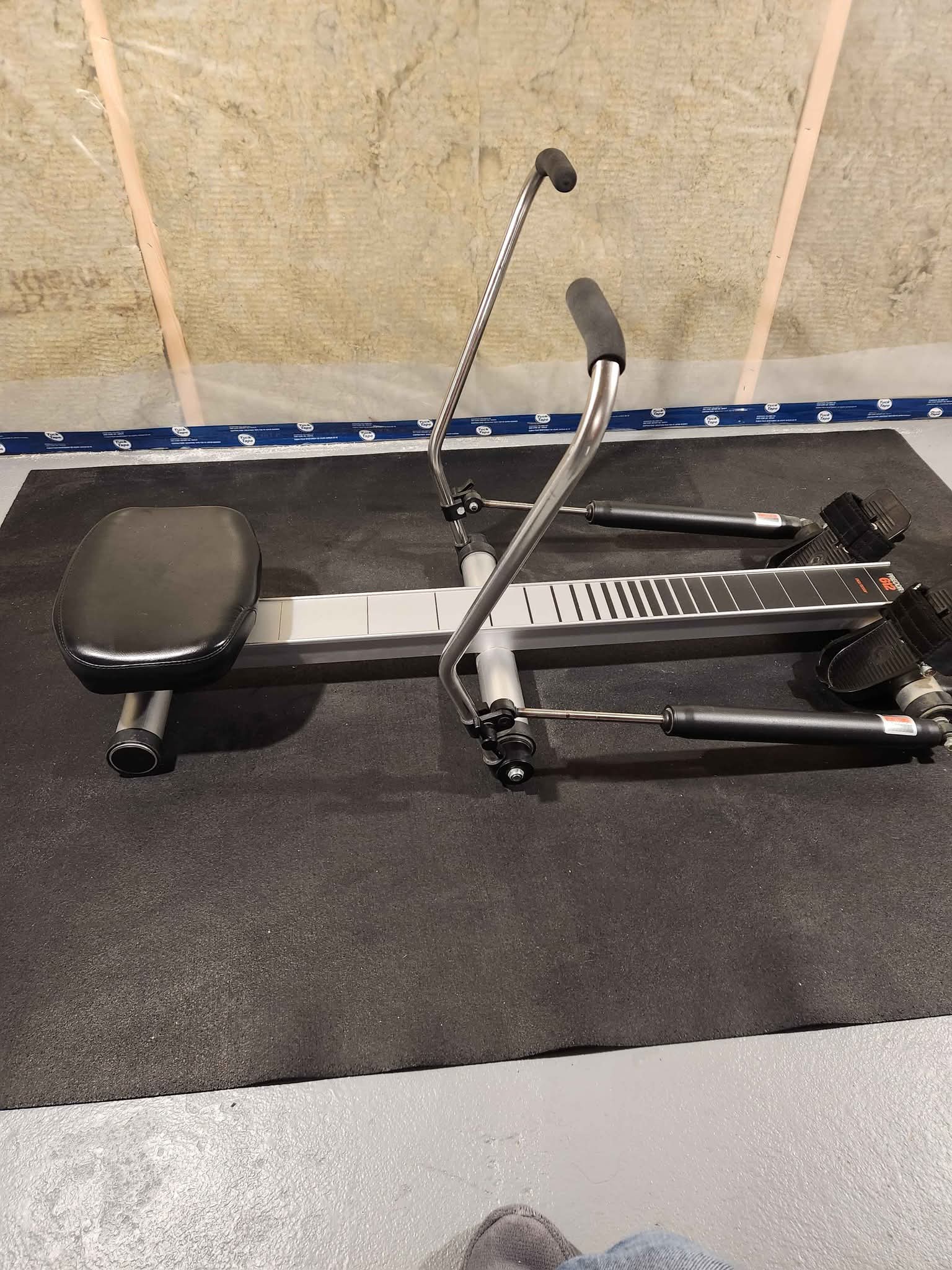 PRECOR 612 ROWING MACHINE Gym Quality