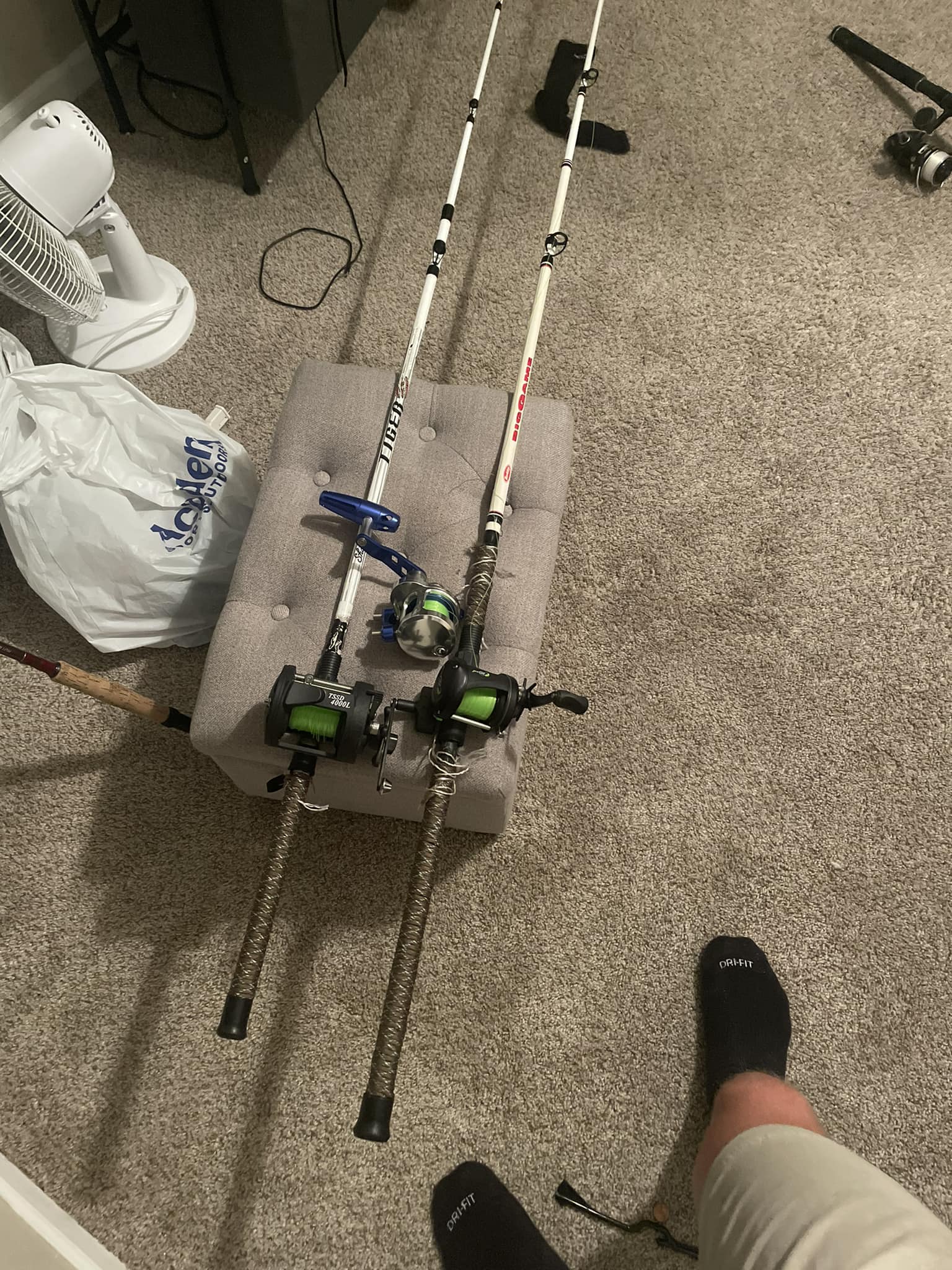 extend rear grip fishing pole 5-24 ft Telescoping Extension This feature enhances balance and sensitivity while providing additional strength Winn Spinning Rear Grip 2.75"