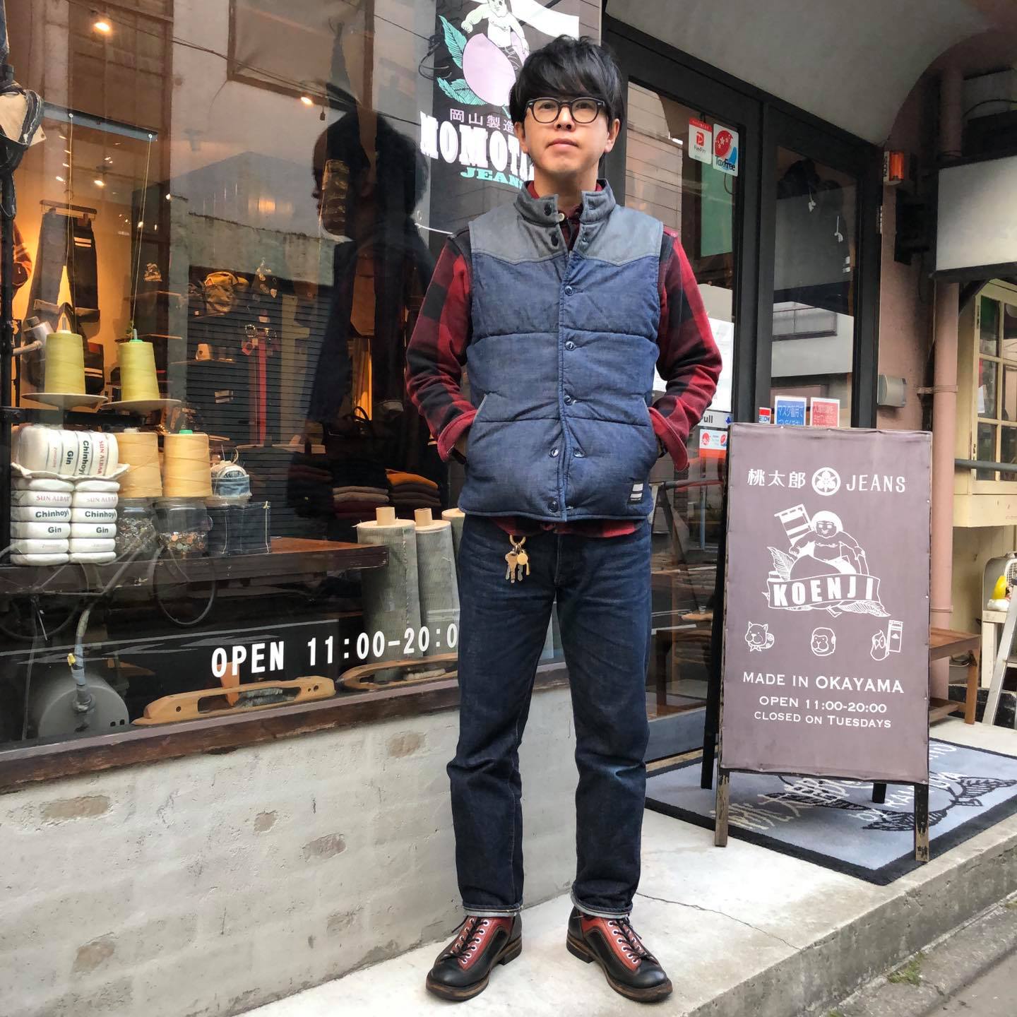 桃太郎ジーンズ高円寺店 【SV011-4】 本日は、定番のシャンブレー 