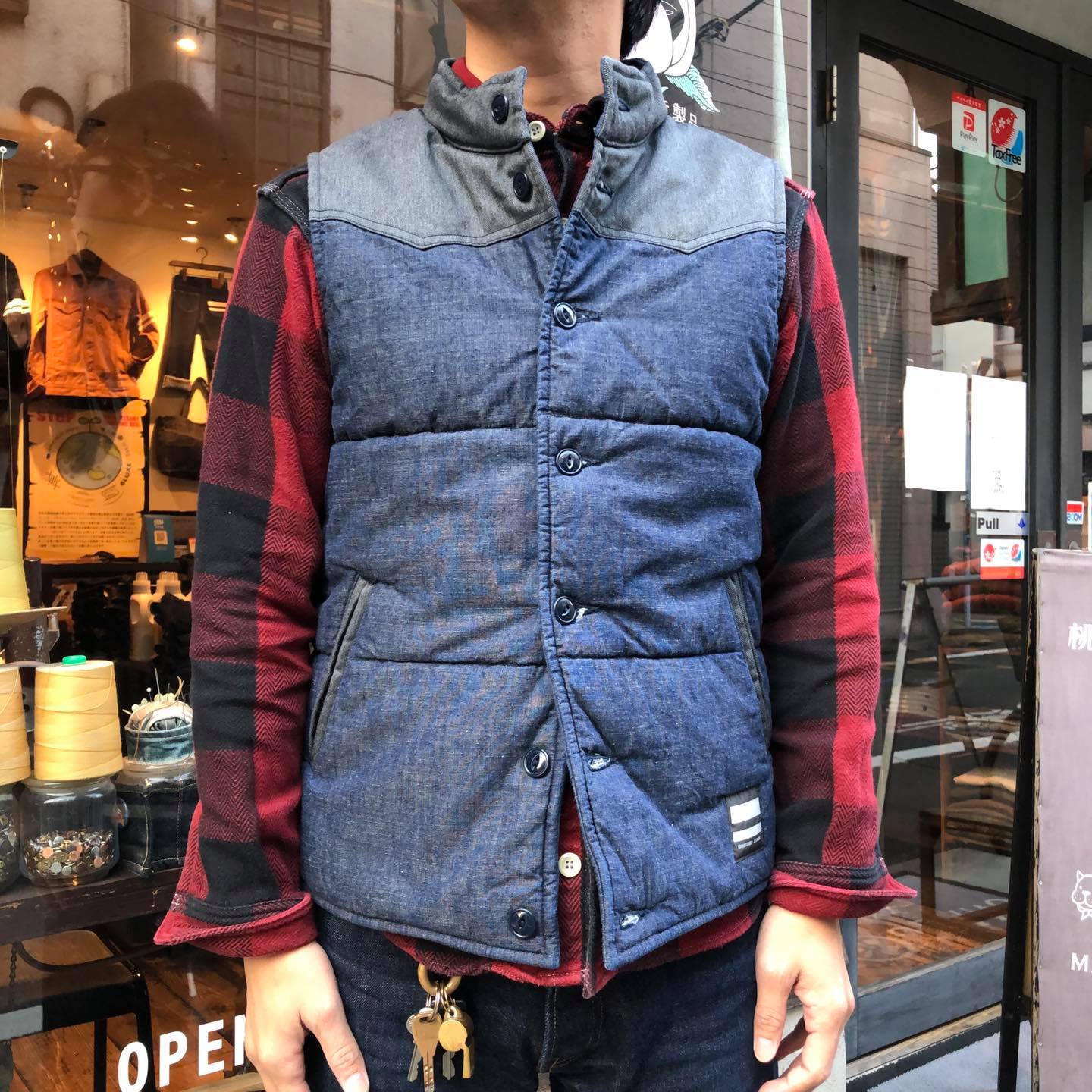 桃太郎ジーンズ高円寺店 【SV011-4】 本日は、定番のシャンブレー 