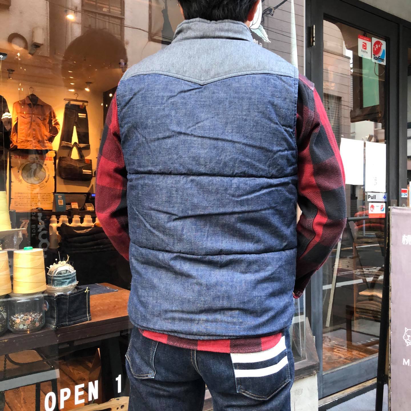 桃太郎ジーンズ高円寺店 【SV011-4】 本日は、定番のシャンブレー 