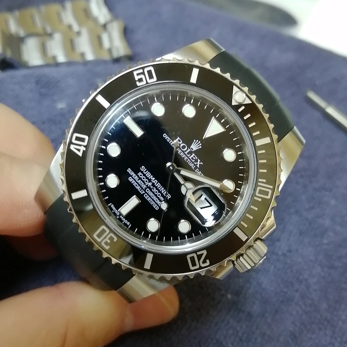 錶帶工房 - Rolex Submariner 配黑色彎頭橡膠錶帶 配合原裝扣使用🤞 多謝客人相片分享🤝👨‍