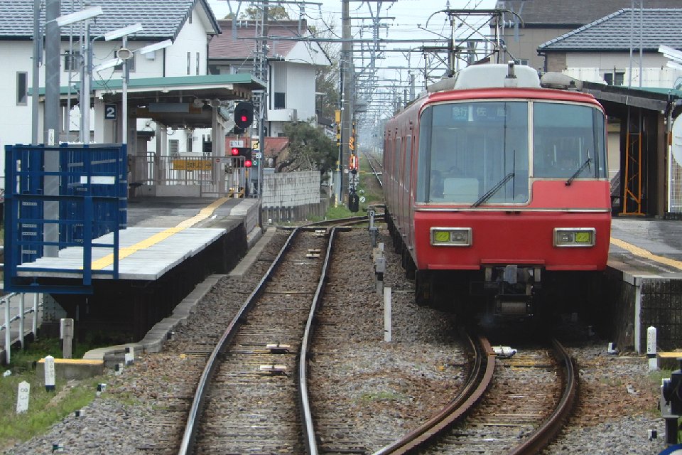 電車の事は詳しくありませんが、若い頃から普通に見かける名鉄のこの