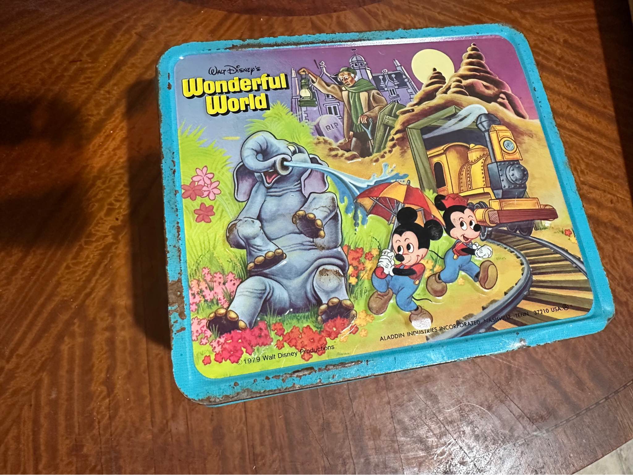 Vintage collectible metal lunch box classic Disney condition good