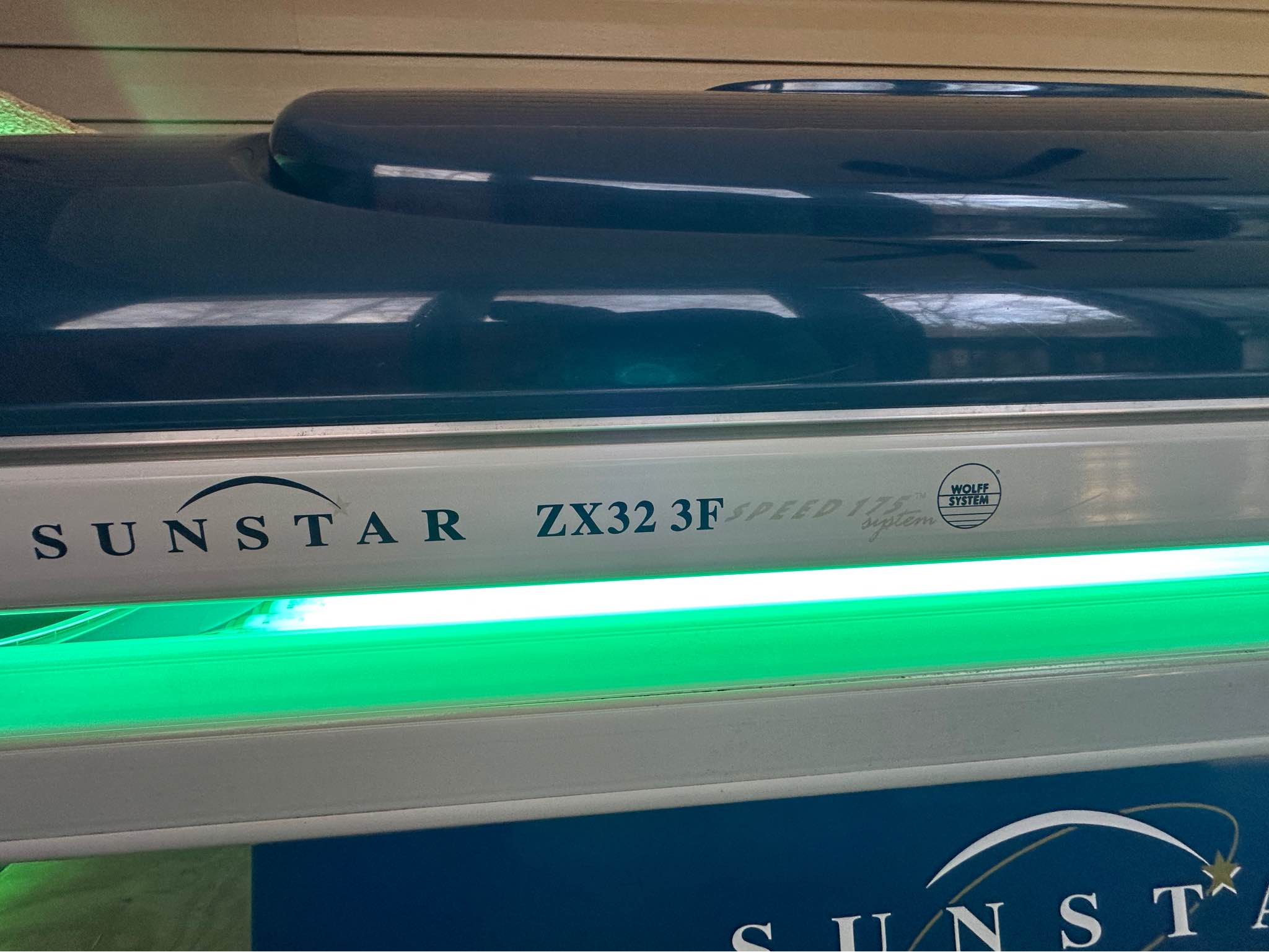 You will absolutely need 3 people to move this tanning bed. ***For