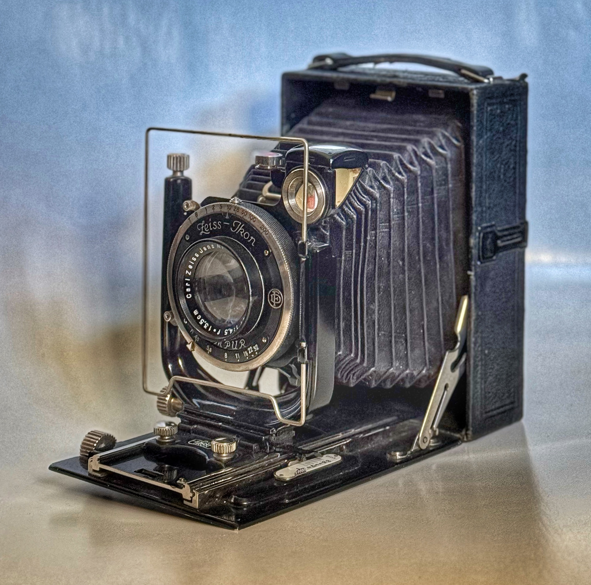 Why is one Zeiss Ikon Maximar camera rarer than the other?
