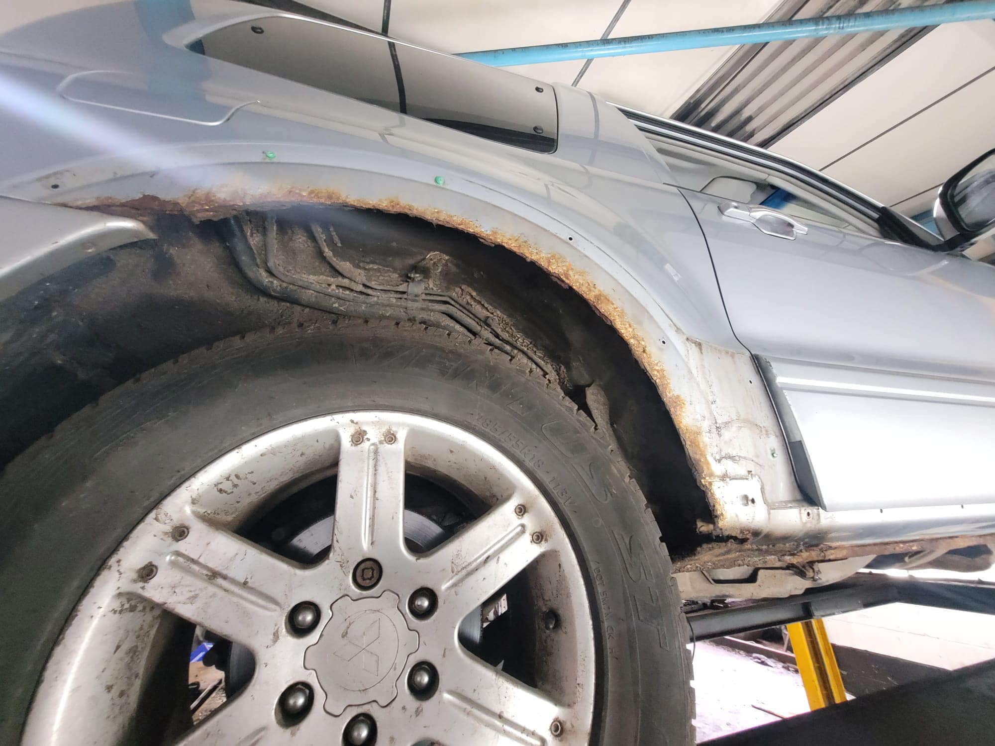 MitzyBitz.com - 🛠️🔧Welding Shogun Rear Arches and Sills...