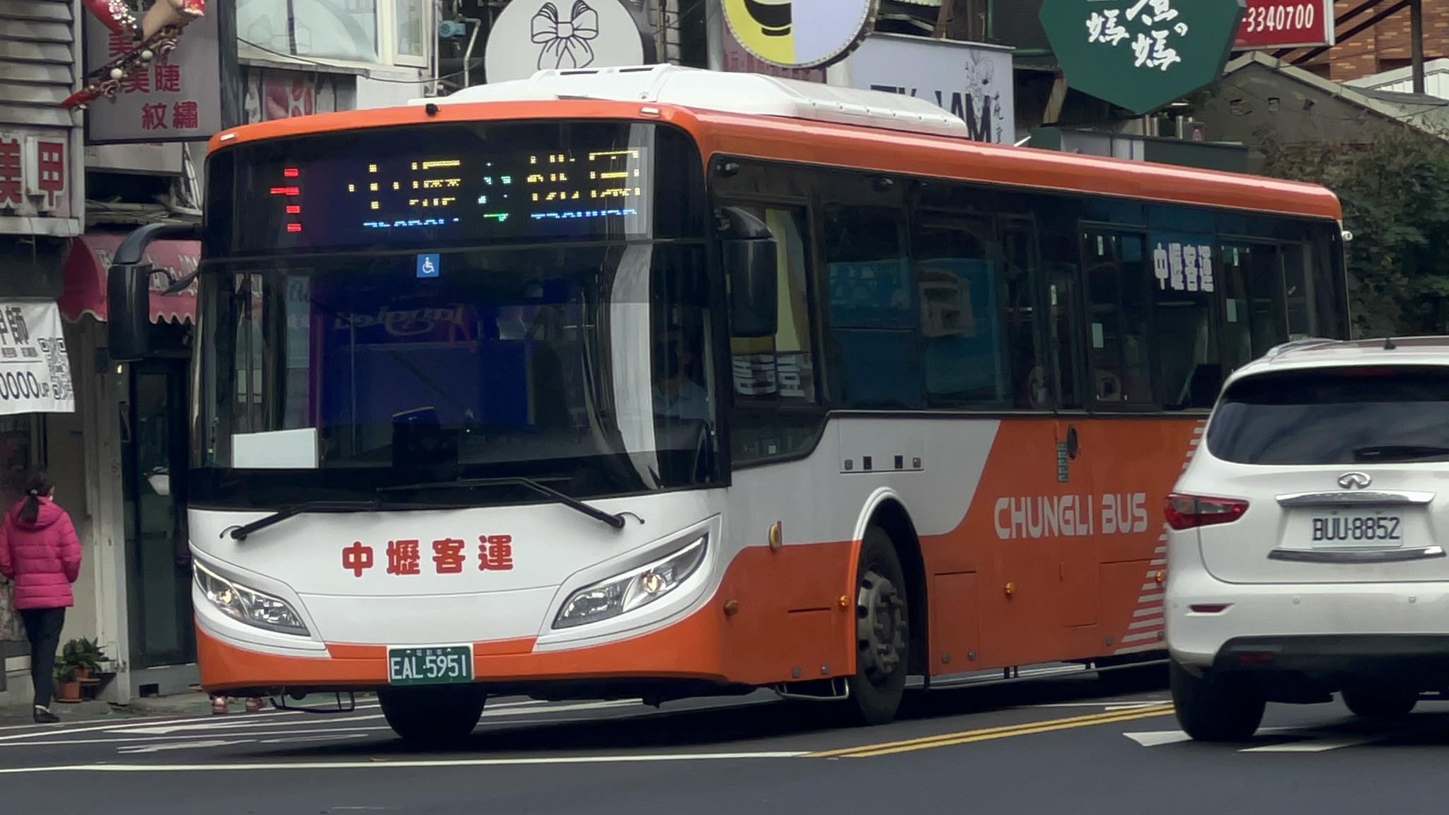 台灣巴士文化討論群 | 2025/12/22 #中壢客運 1 EAL-5951 #華德動能 #巴士攝影 #RAC700 | Facebook