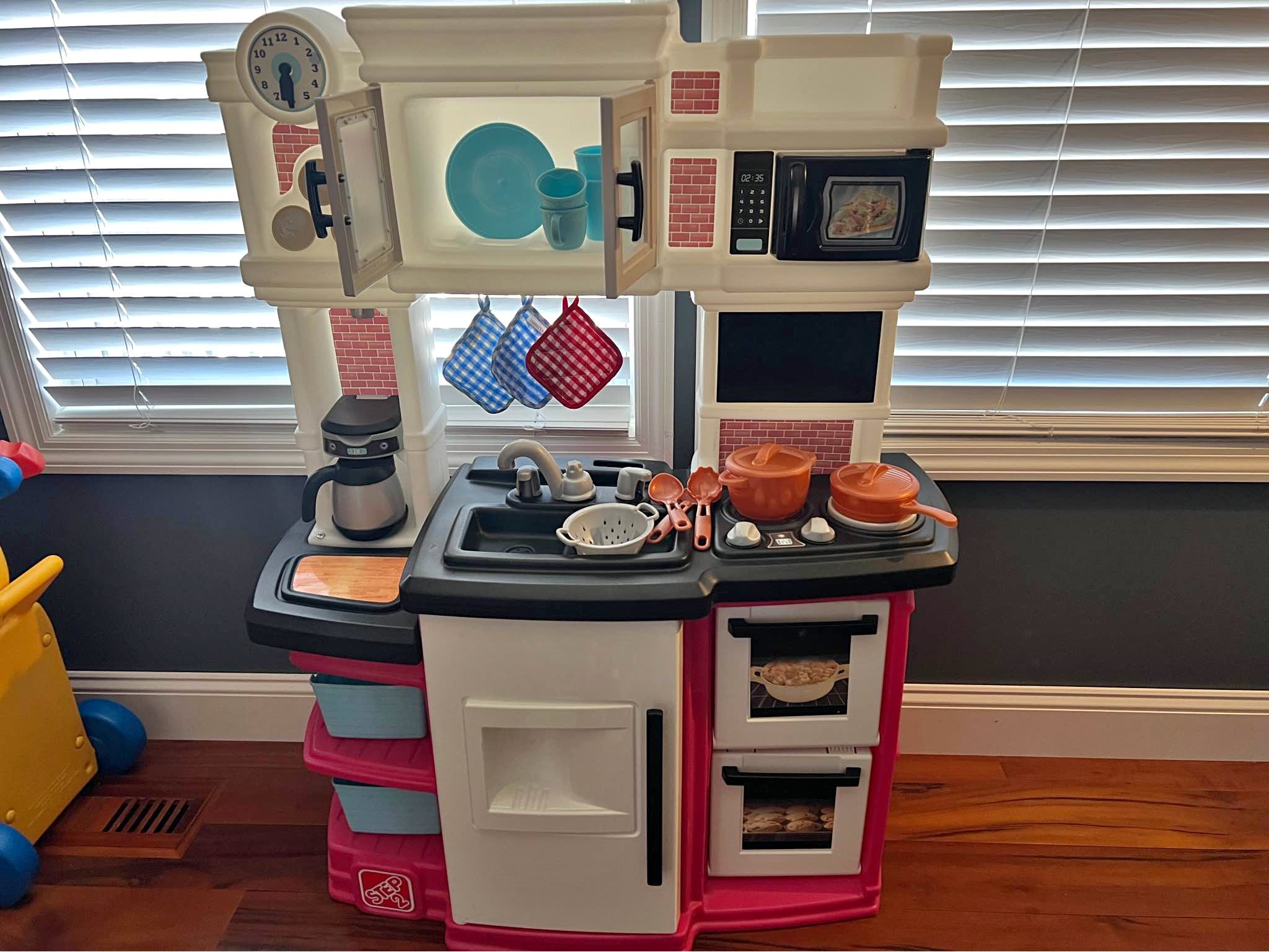 Step2 Pink Kitchen Playset - Toy Kitchens & Food - Lake Saint Louis ...
