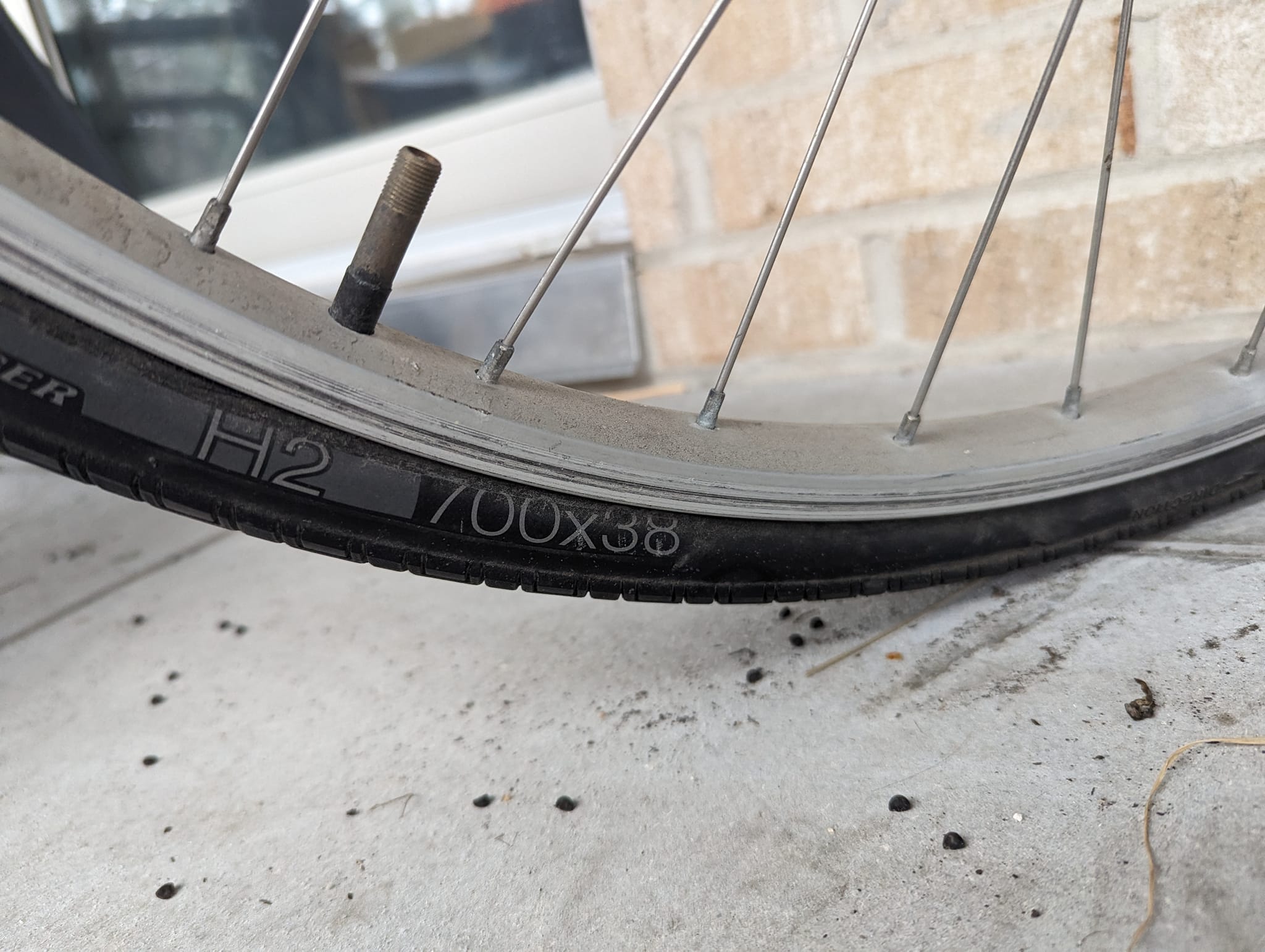 Pneu Vélo 700x38C – 40-622, Pliable, 28 Pouces, 50-85 PSI, Adapté Route/Gravel/Ville