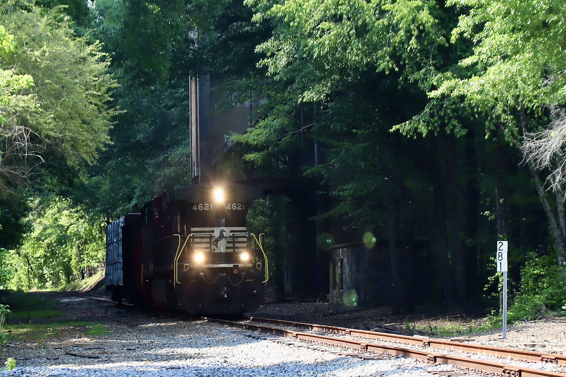NS 4621 AC44C6M train passing Central of Georgia coal bunker