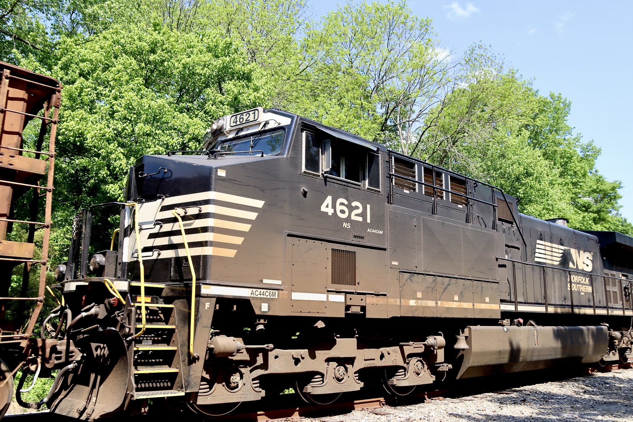 NS 4621 AC44C6M train passing Central of Georgia coal bunker