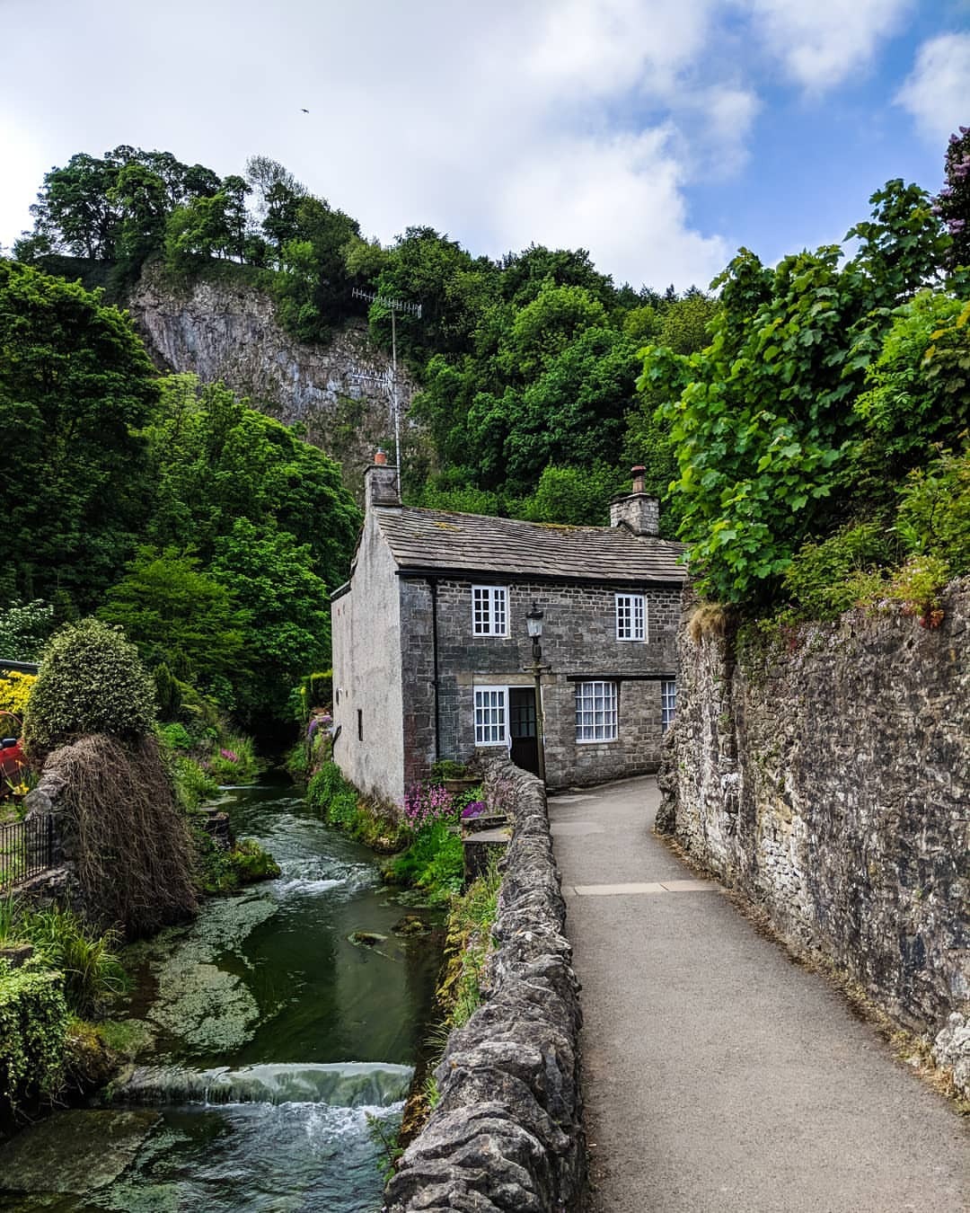The Queen's English - Castleton is one of the Peak District’s most ...