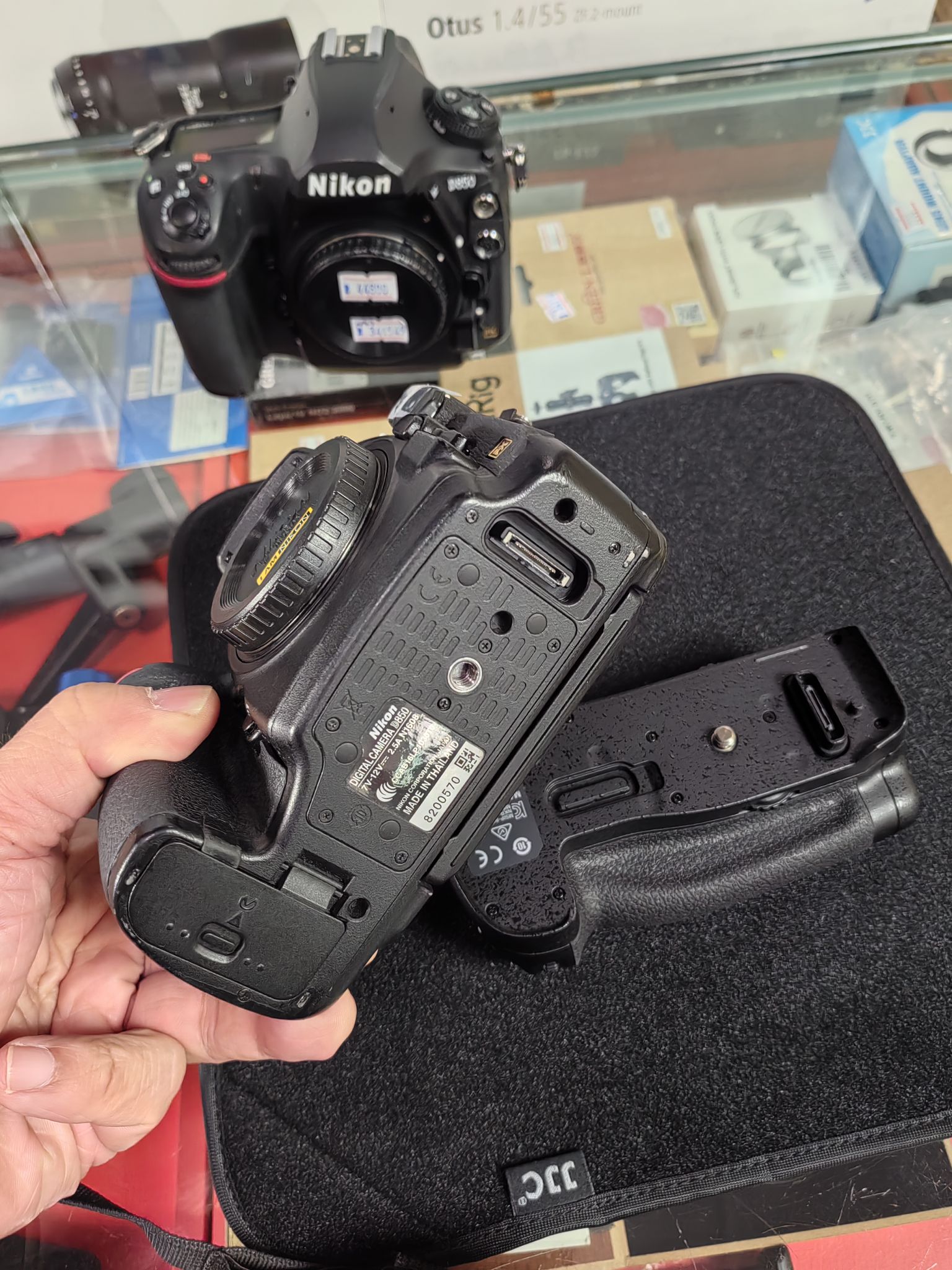 Nikon D850 battery grip issue resolved with camera shop