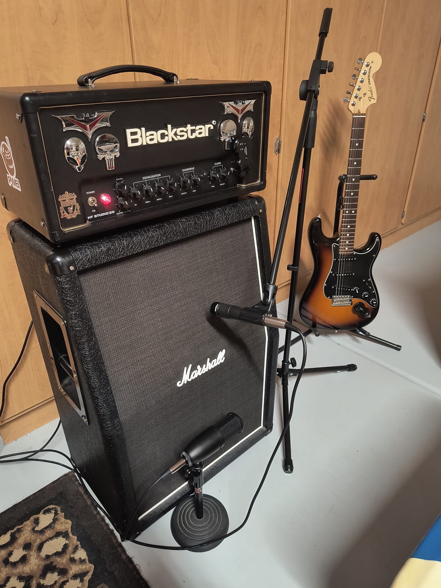 Heritage Greenback and Celestion V30 speakers in a 4x12 cab