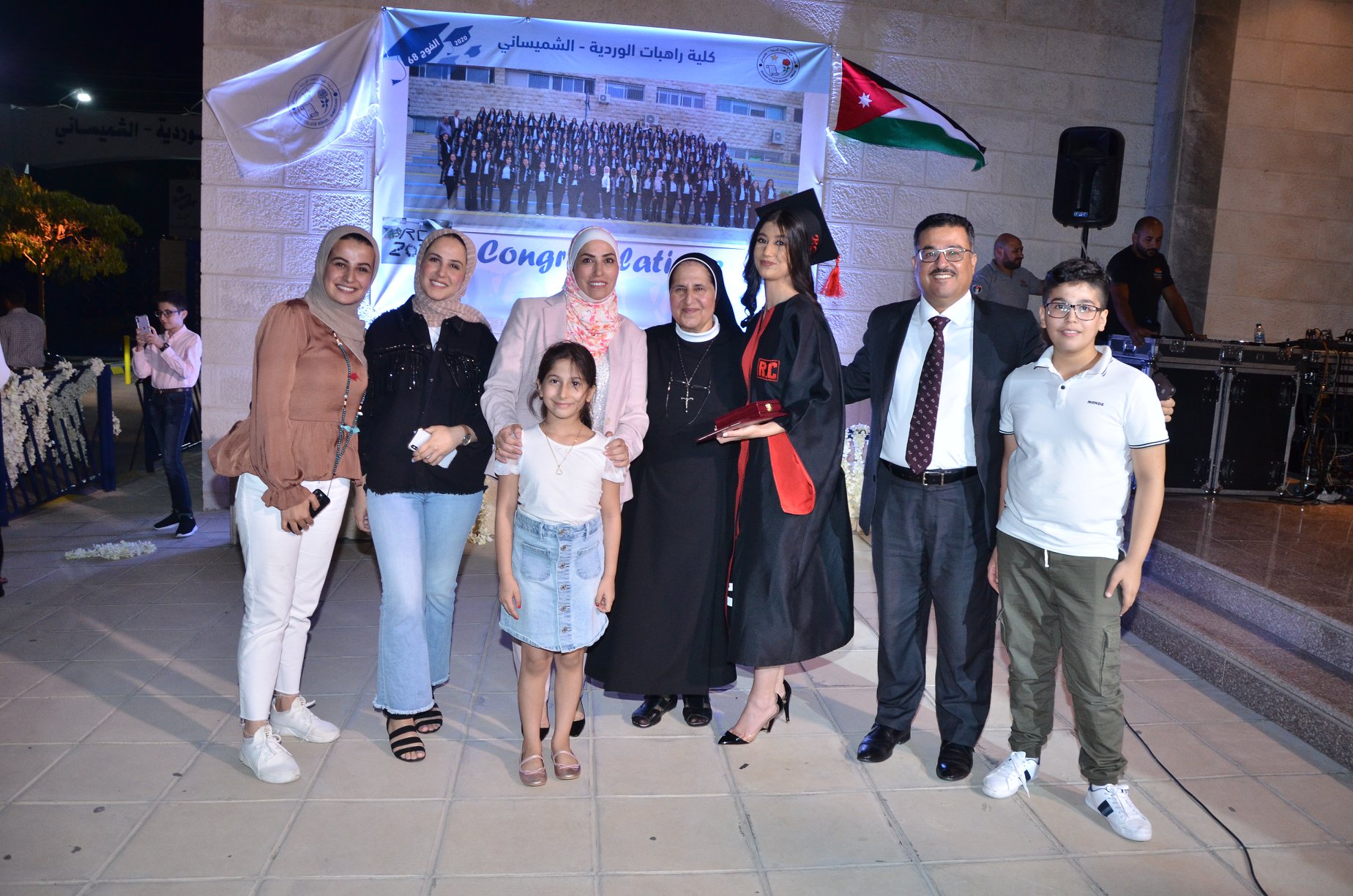 البوم الصور رقم 5 تخريج Rosary College School Shmeisani Facebook