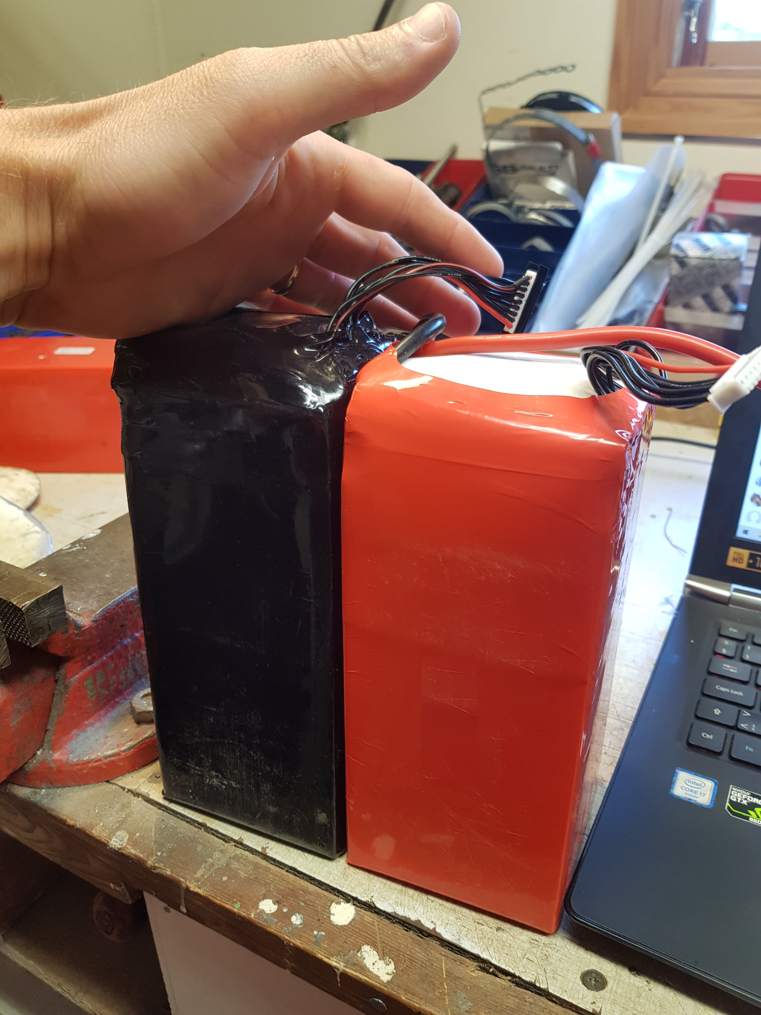 Batterie Lipo 7.4V 2700mAh Pour Drone RC H501S - Prise EC2 Femelle - Haute Conversion Et Sécurité