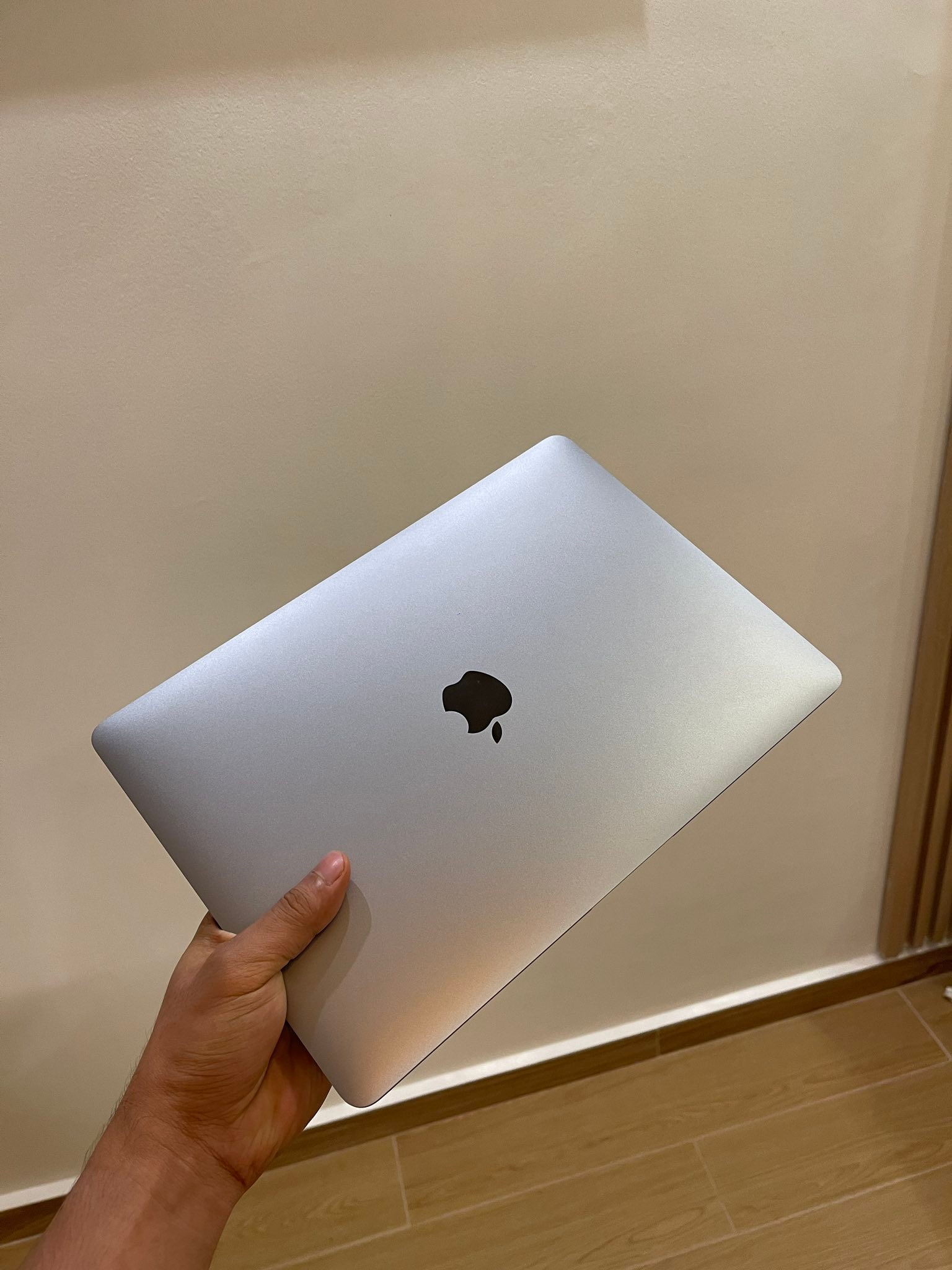 MacBook Air M1 - very good condition: 8gb ram, 256 memory, it's a