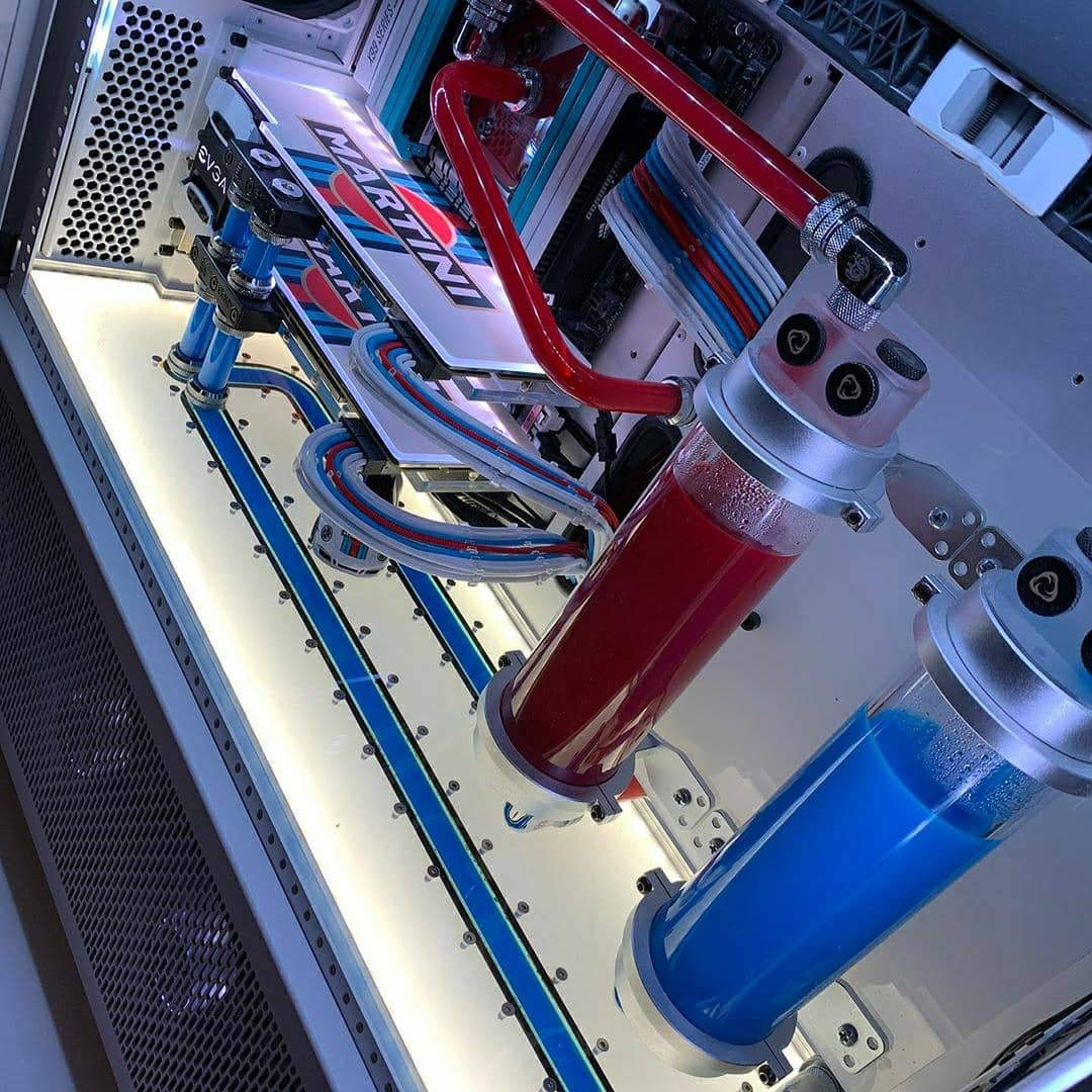 V1 Tech - Thee Porsche Martini Racing themed build by...