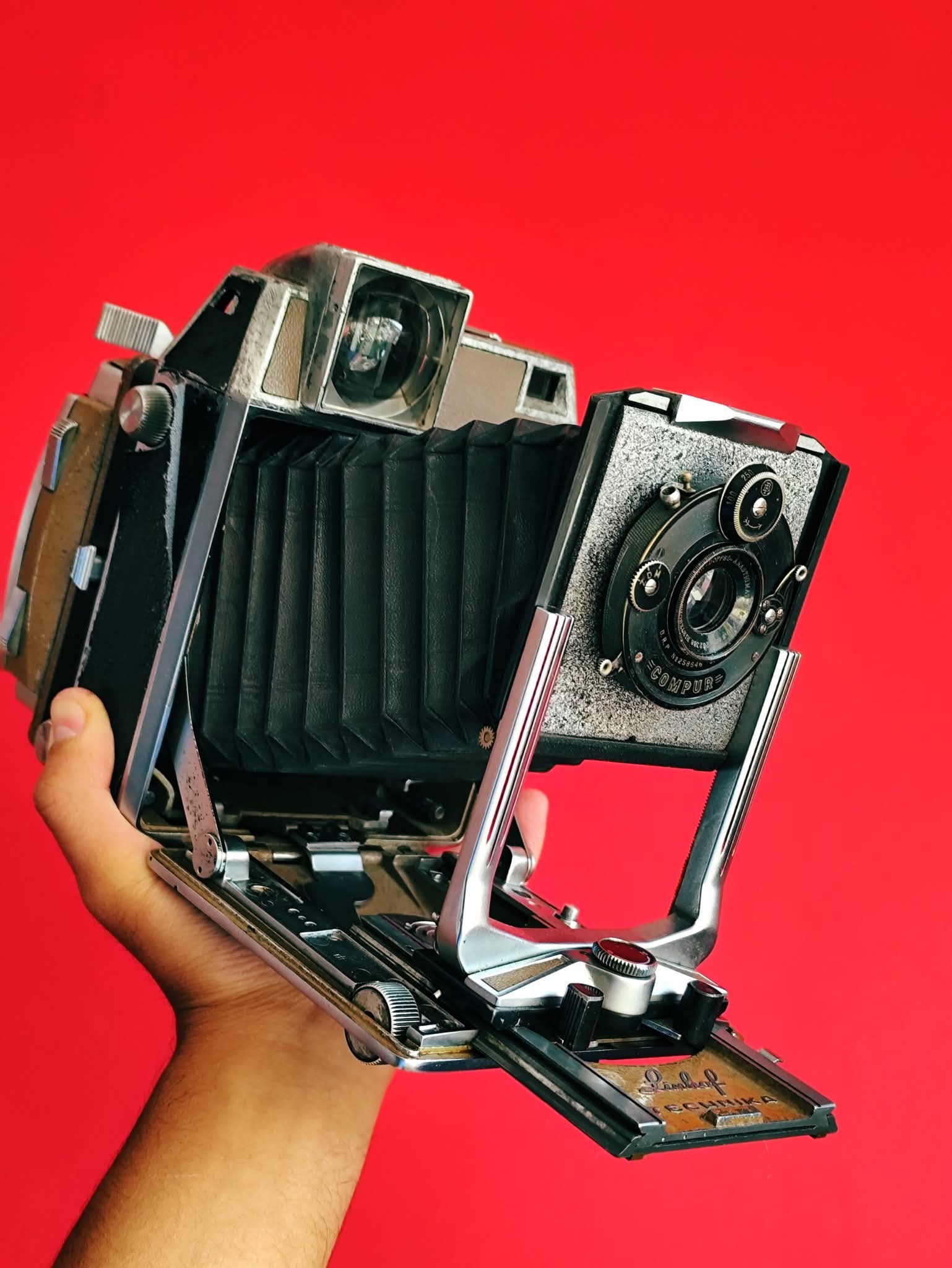 Polaroid back works better than Rolleiback on Linhof