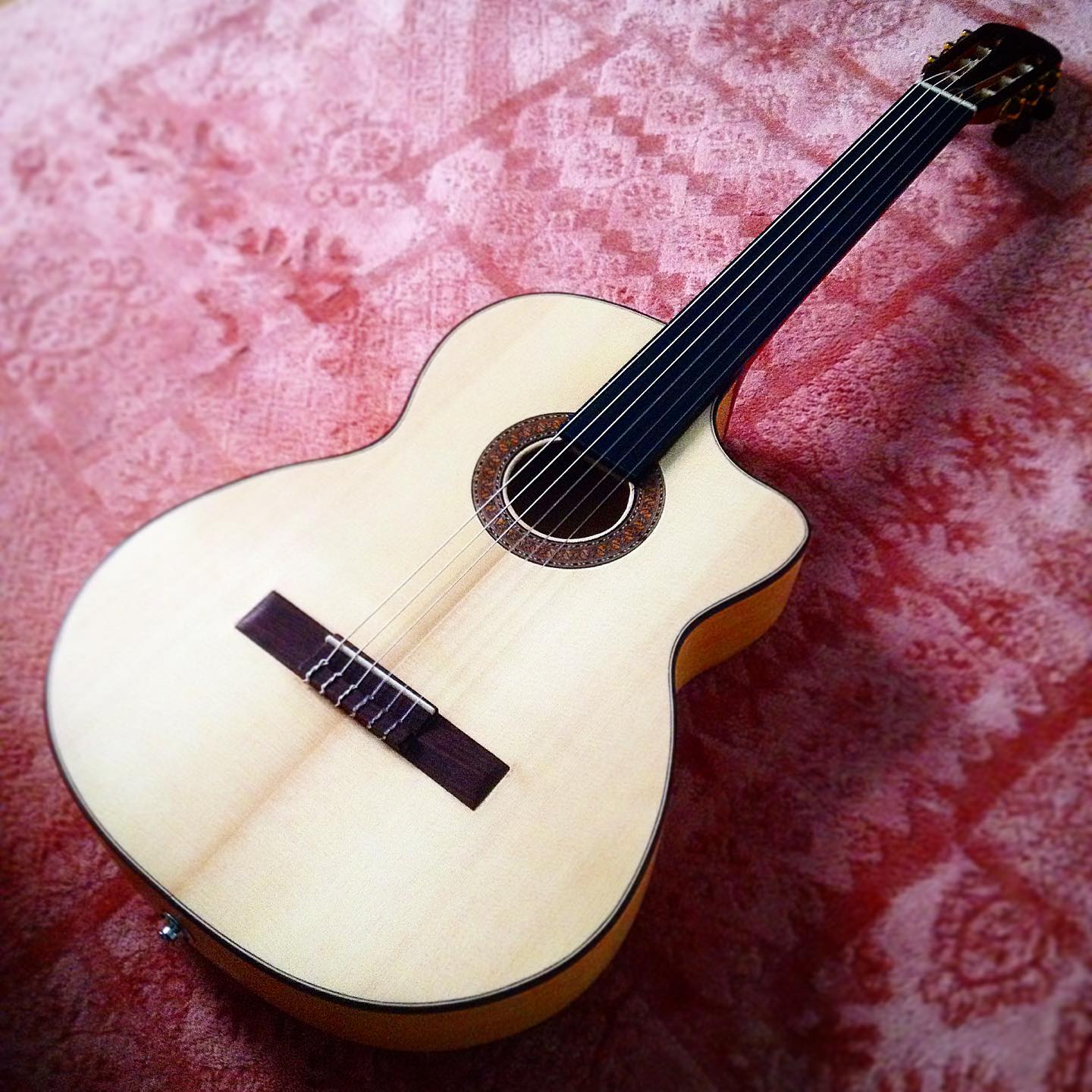 Oyma kasa klasik perdesiz gitar /... - Briken Instruments