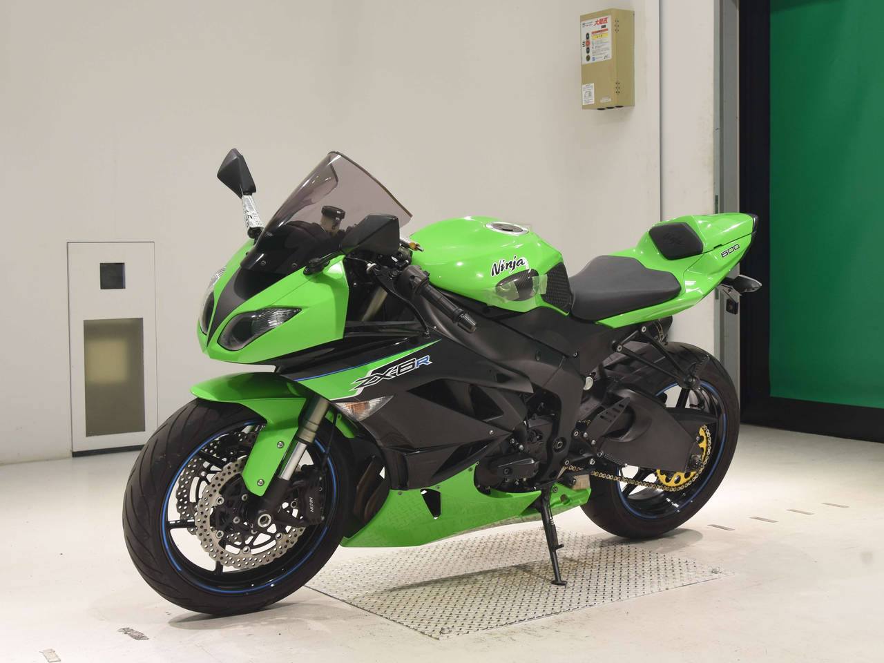 Motorcycle Kawasaki ZX-6R 636 imported form Japan 2011 model