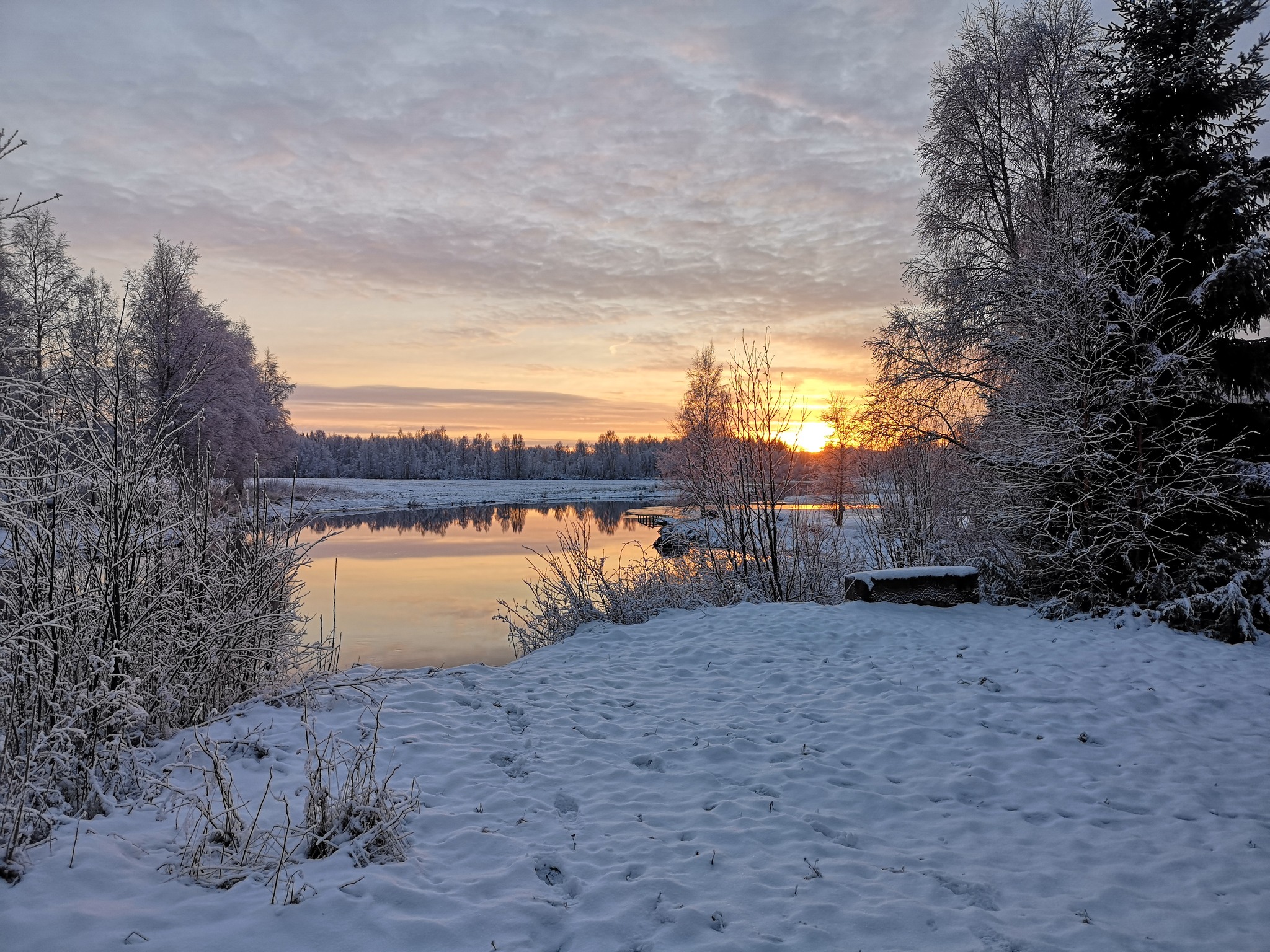 tv4-v-dret-h-r-r-ett-urval-av-de-v-derbilder-som-v-ra