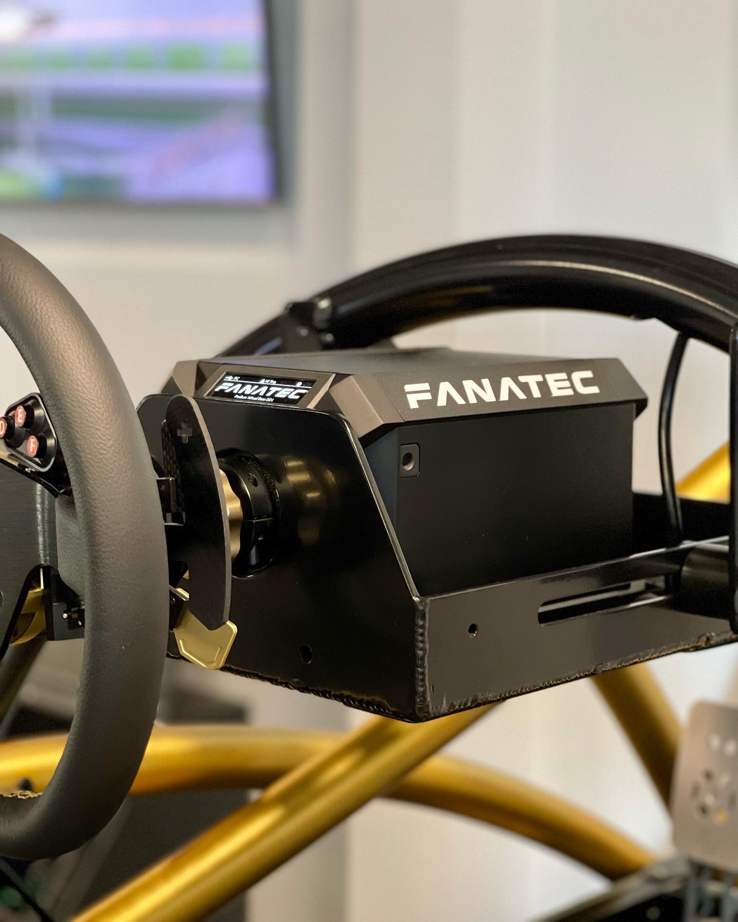 VRACE - We want you to enjoy the most realistic driving...
