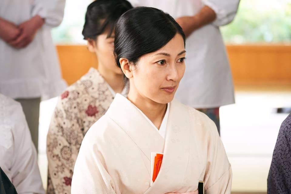 映画 日日是好日 - 樹木希林さん演じる武田先生のいとこ 雪野さん役の鶴田真由さん こういう人が先輩にいると良いよね という まさに な方です 和服と帛紗が似合います 日日是好日