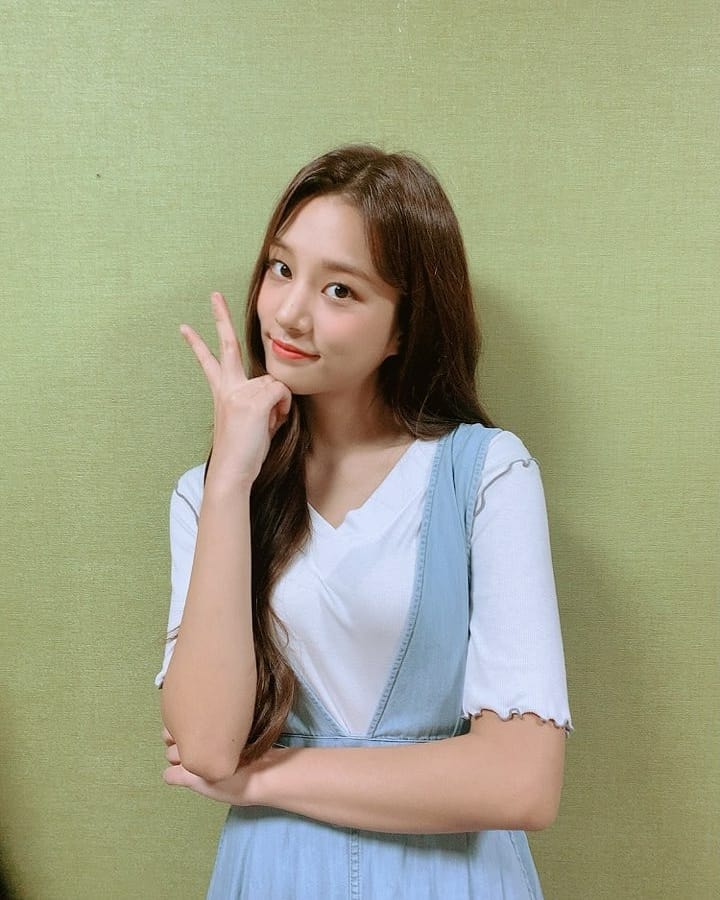 LABOUM 라붐 - [#솔빈] 라떼 일교차 감기조심해요💕 #라붐 #LABOUM #SOLBIN... | Facebook