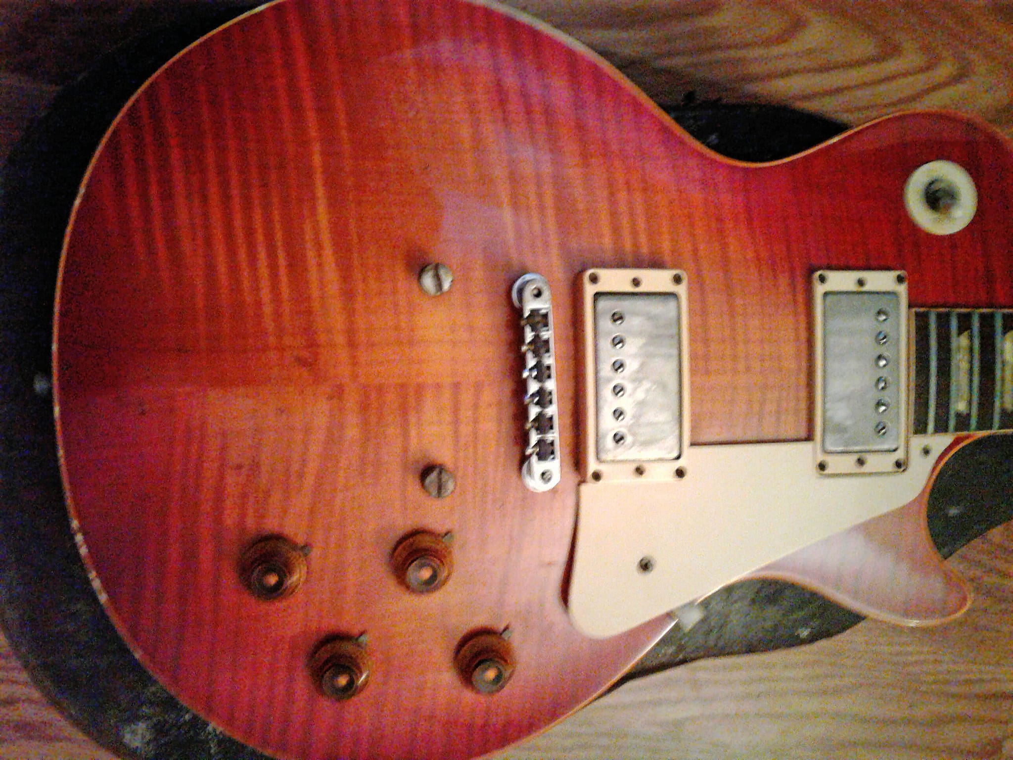 For sale Club Juno 90s Vintage Les Paul guitar. 8500