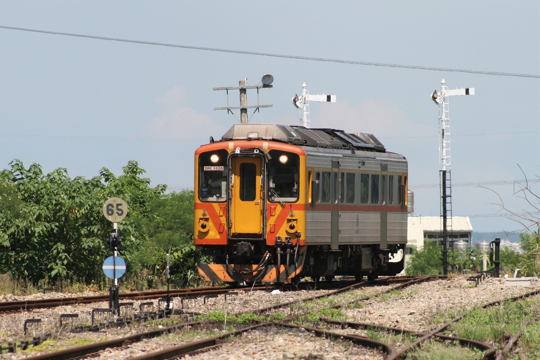 台灣心鐵道情 內灣線dr1000型柴油客車六家 內灣線擴建期間 僅行駛竹東 內灣 Facebook